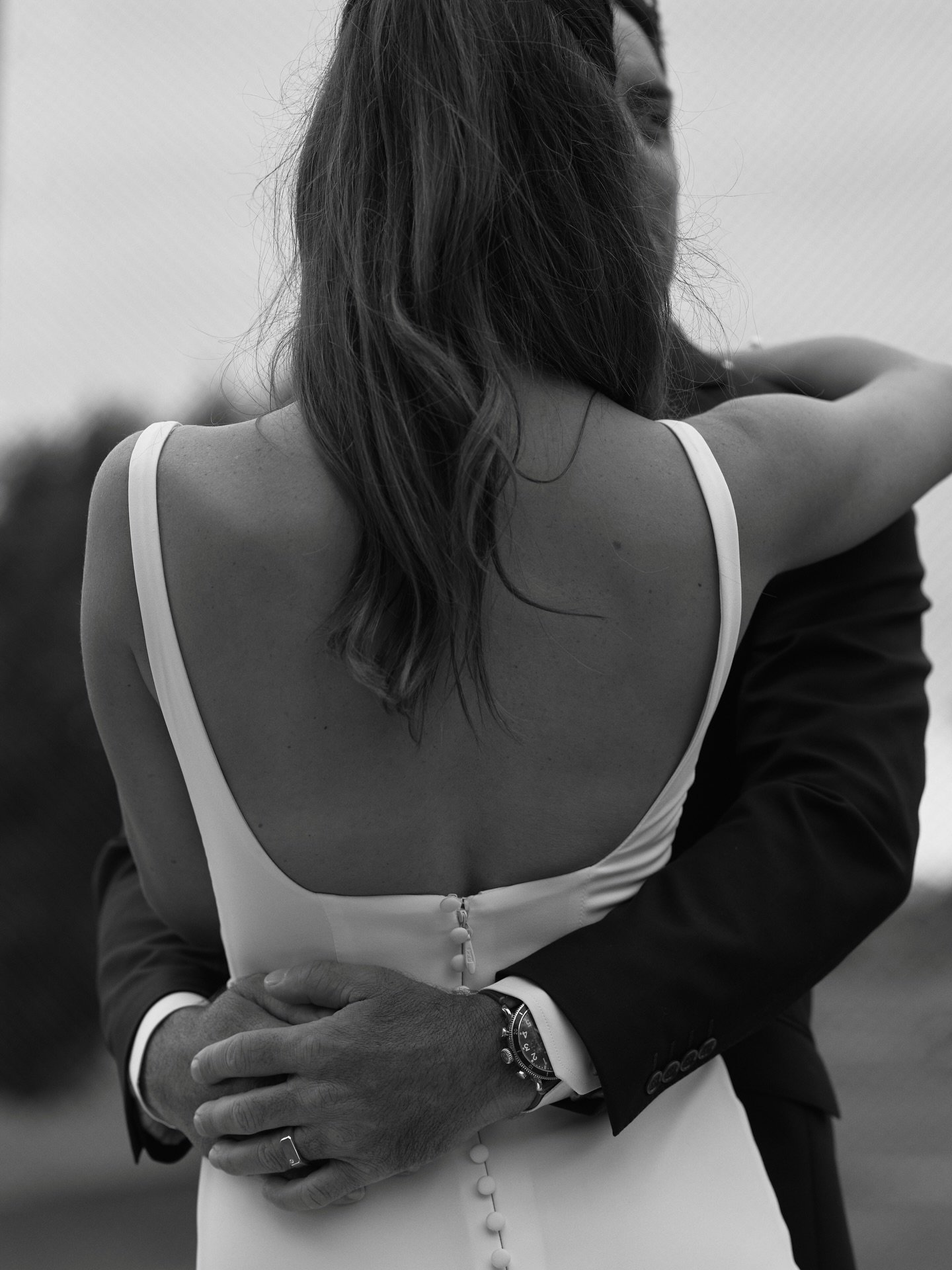 Moments for bride &amp; groom 🤍🖤

Design + planning @hygge.creativeco
Bride @kacyhlee
Floral @gatherfloral
Content Creator @_yourssocially
Photo @kaelin_photography
Catering @_taylormadecatering
Bar @sipsipmobilebar
Cake @cakesbyfrances.m
Rentals @