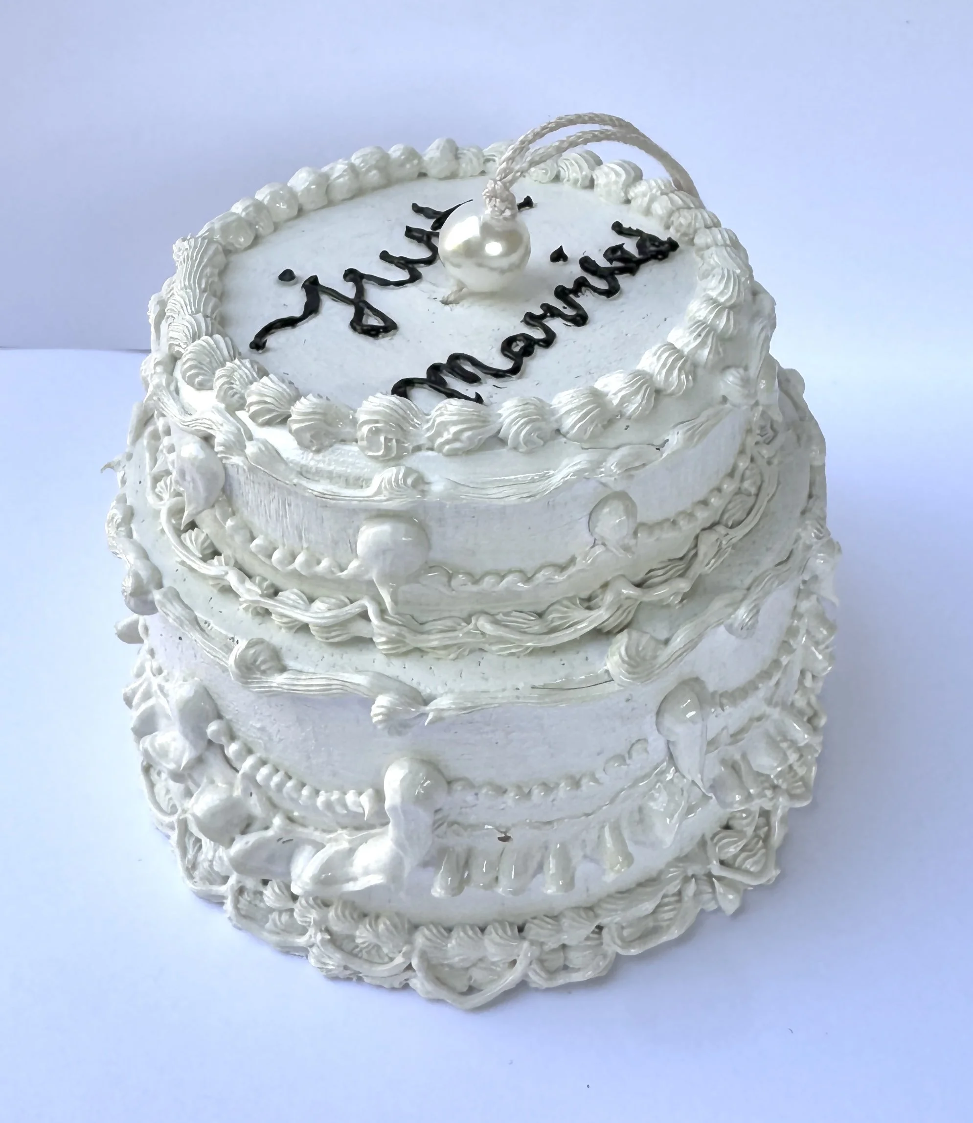 Custom Wedding Cake Ornament -2026 3"x4"