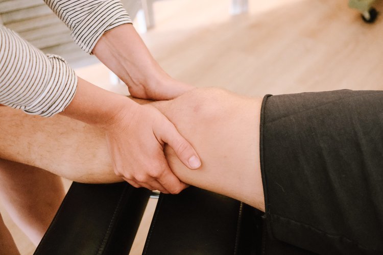 Muscle work on a patient’s leg at the clinic
