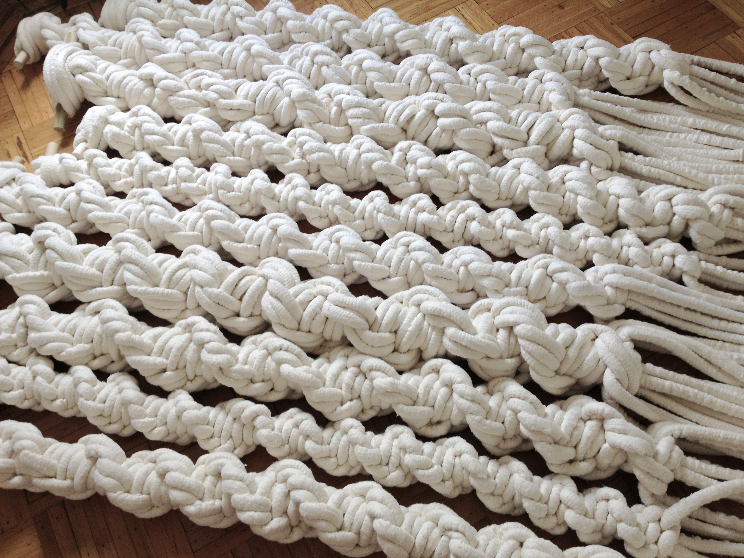ExtraPlush_MacrameDisplayDecor_ModernXLMacrame_WhiteSpiral+Twist+FiberArt.jpg