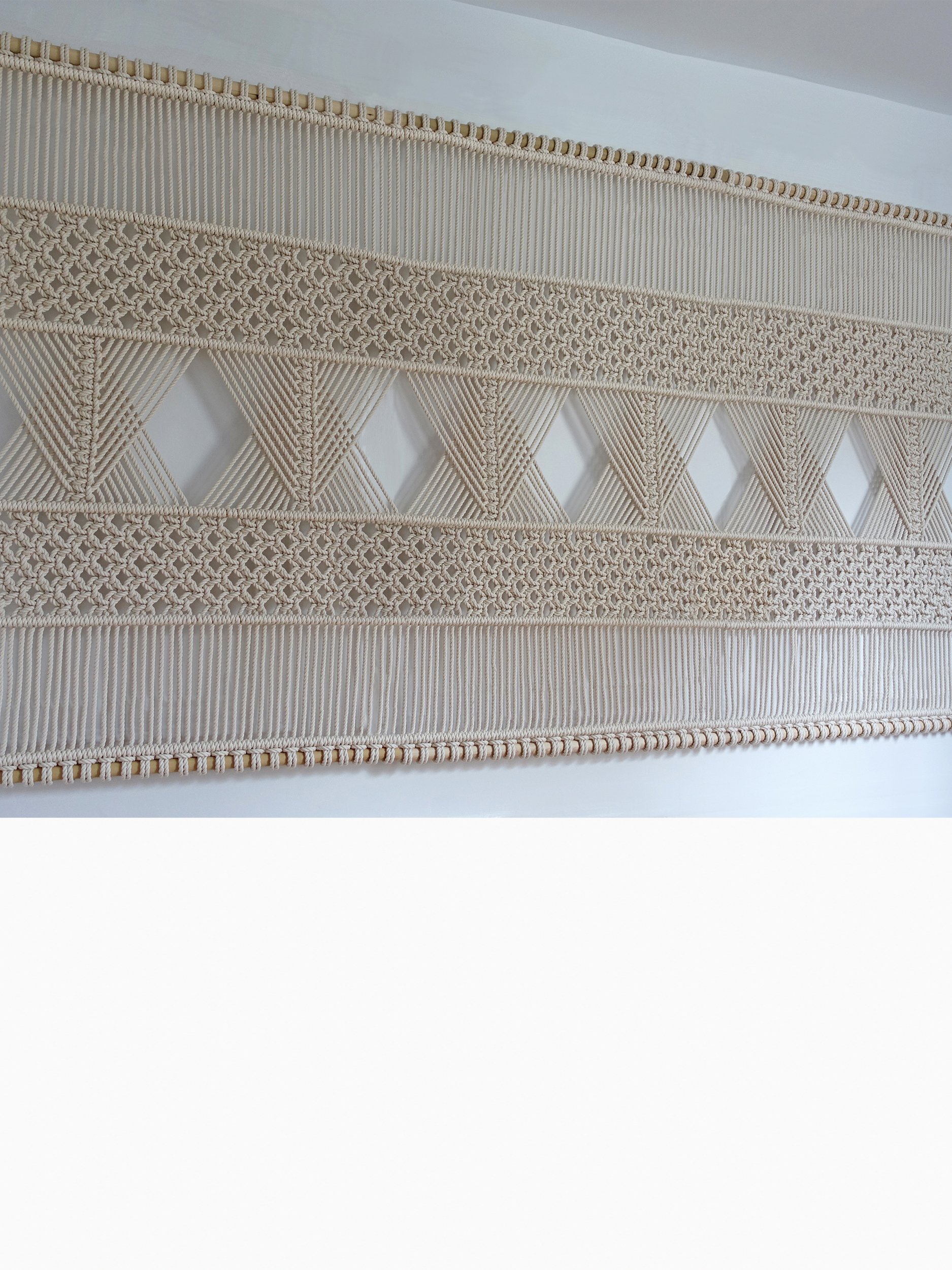 Luxe_Macrame_KingSize_WallHanging+ScreenXXL_TwistedRopeKnottedTextileArt.jpg