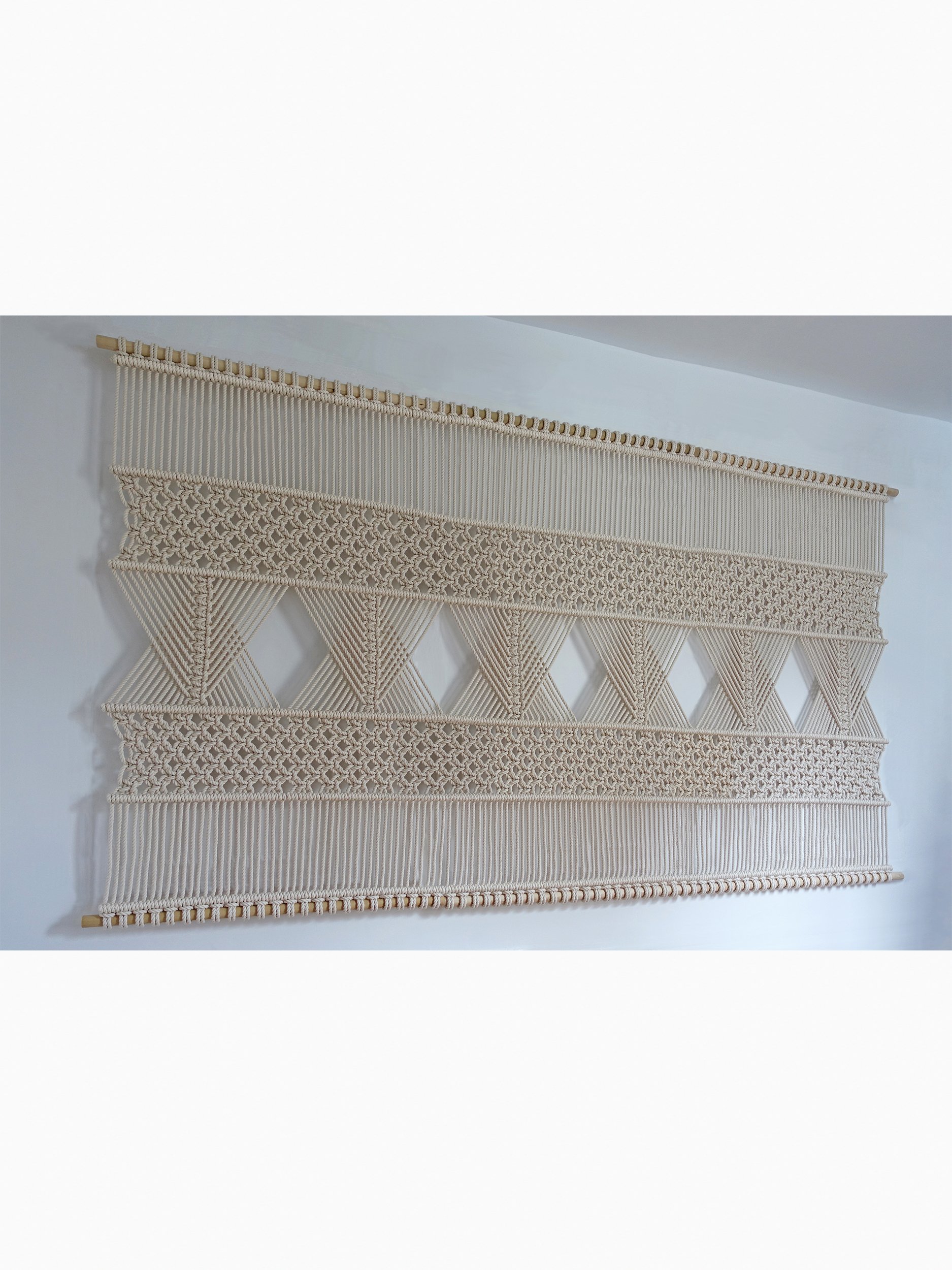 LuxuryCustomScreen_HighEndMacrameTextile.jpg