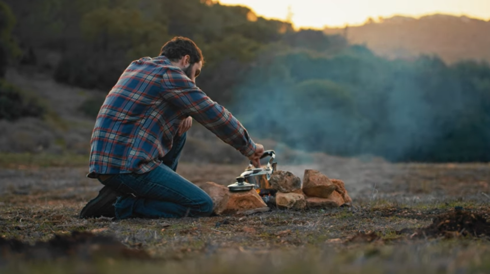 How to Build and Extinguish a Fire Responsibly