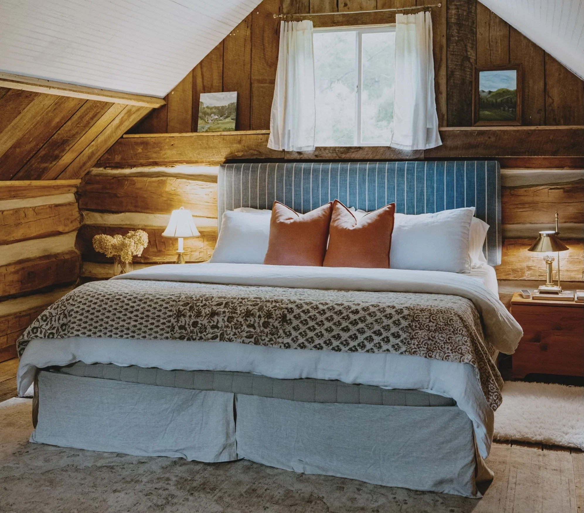 cabin bedroom.jpg