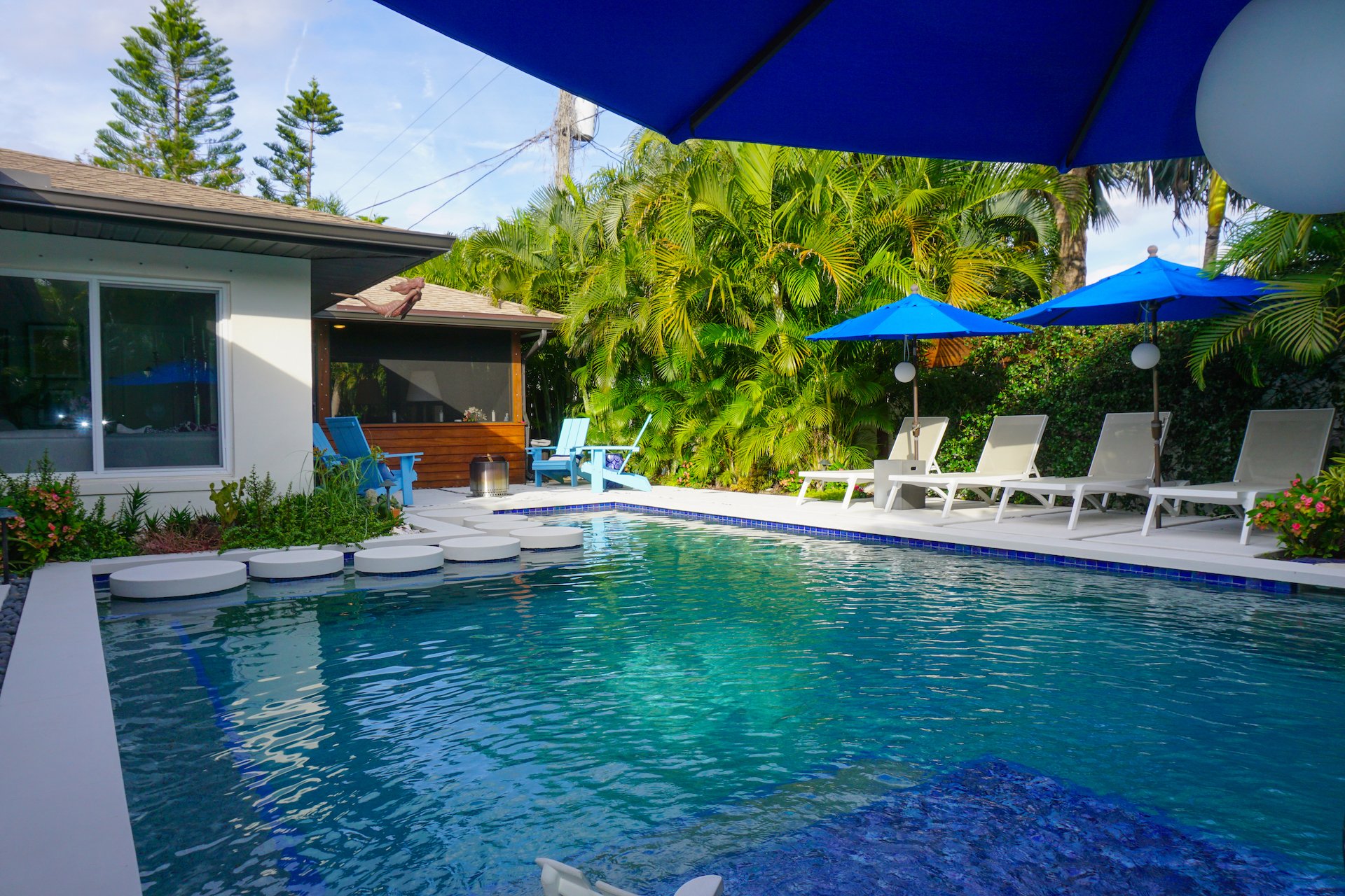 Pisano D Comp sunshelf under umbrella.JPG