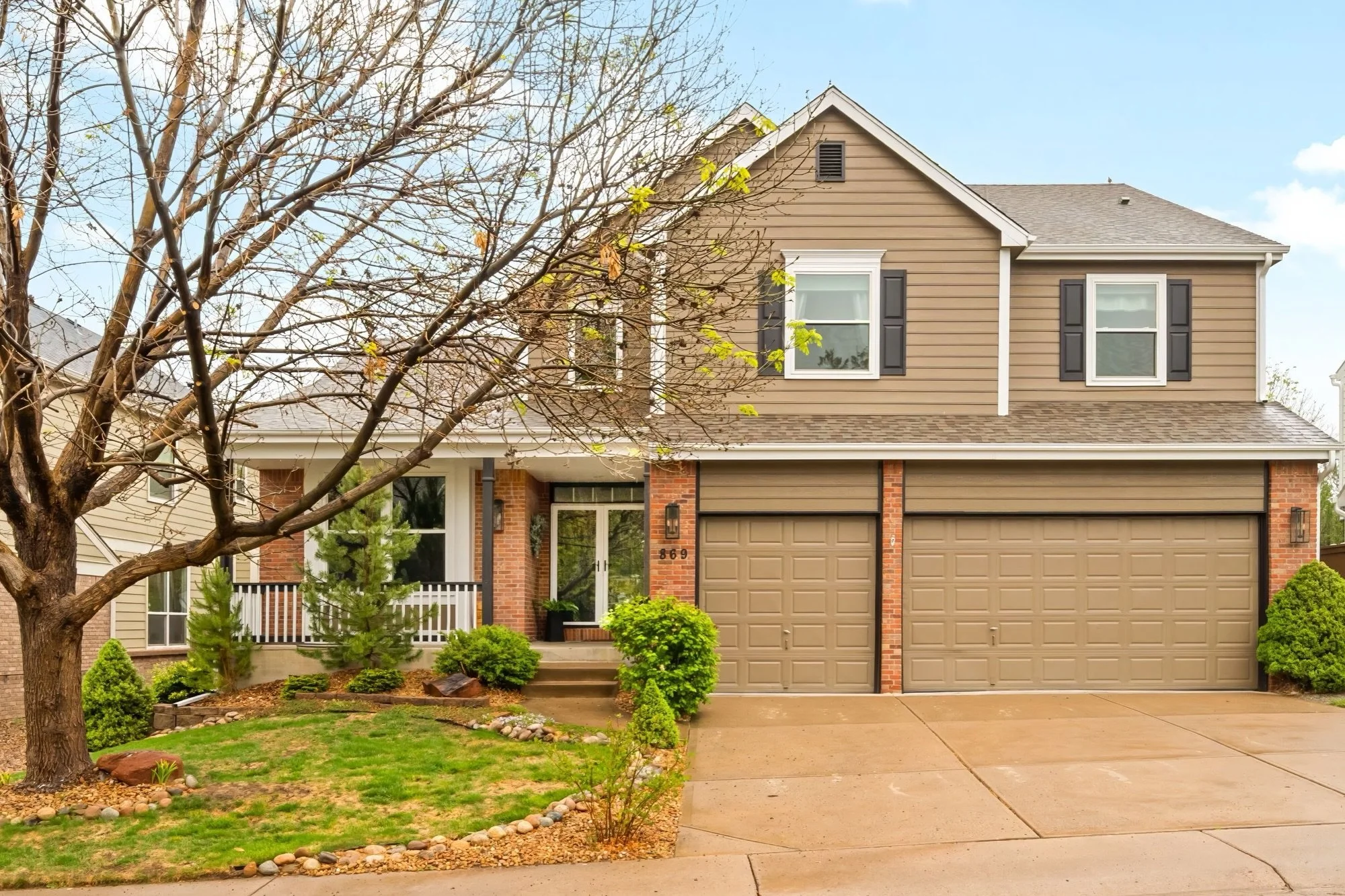 JUST LISTED in Highlands Ranch ✨

4 beds | 4 baths | 4,622 sqft

Original hardwood floors and thoughtful updates that bring warmth and character throughout. A bright kitchen designed for gathering, complete with a statement island and formal dining s