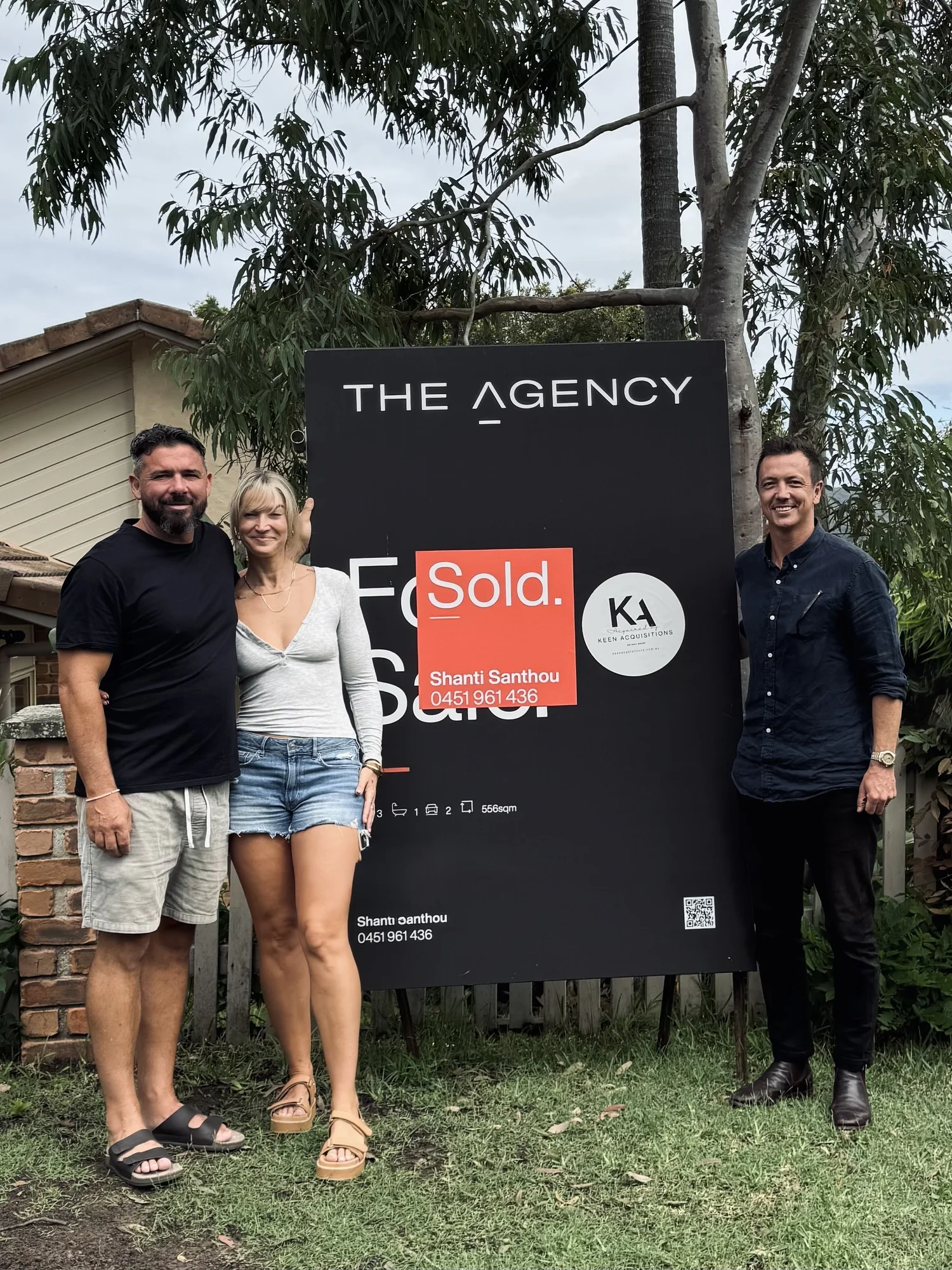 Mitch Keen with clients in Bateau Bay