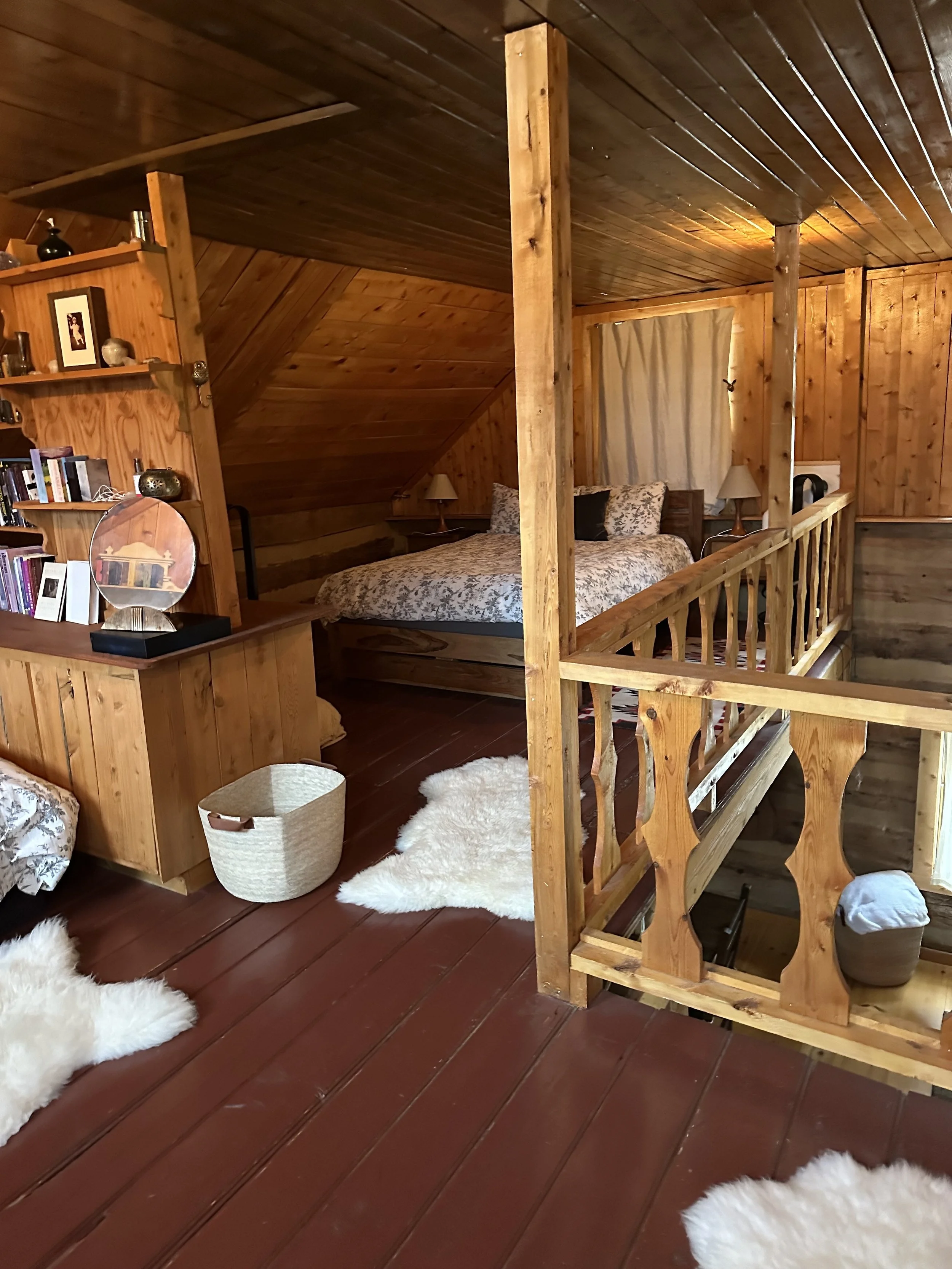 cabin 1 loft.jpg