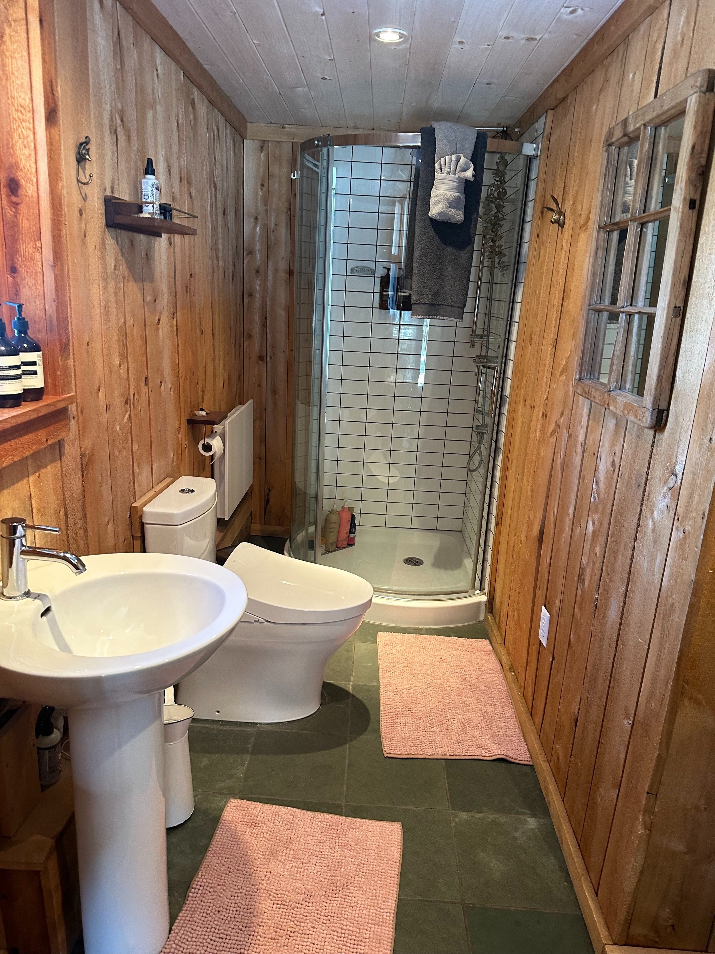 Cabin two bathroom.jpg