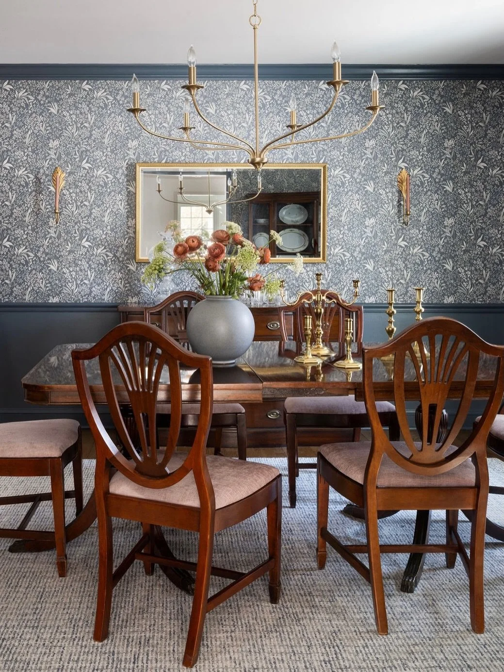 Designing spaces where people gather will always be my favorite - and this stunning dining room is a perfect example 🤍

Your dining room should feel warm, layered, and ready for anything from weeknight dinners to long conversations with friends. We 