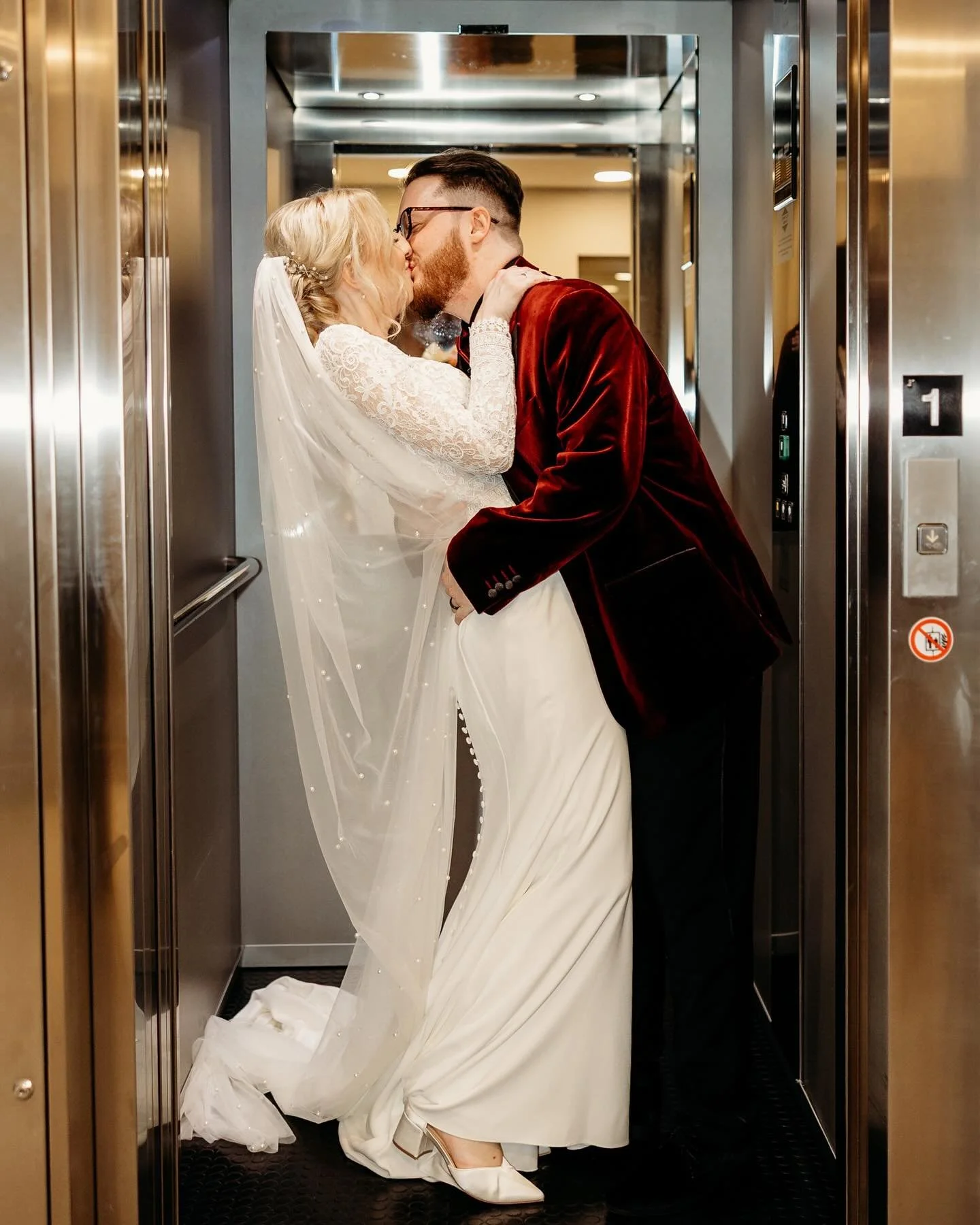 What rain? We made the most of inside portraits yesterday and it was SO much fun! 🕺 

Congratulations J &amp; B 💕 

Photographers: @jordhanphotography 
Venue: @llechwenhall 
Harpist: @harpistkatie 
MUA: @aliciathorne_makeupartist 
Dog chaperone: @b
