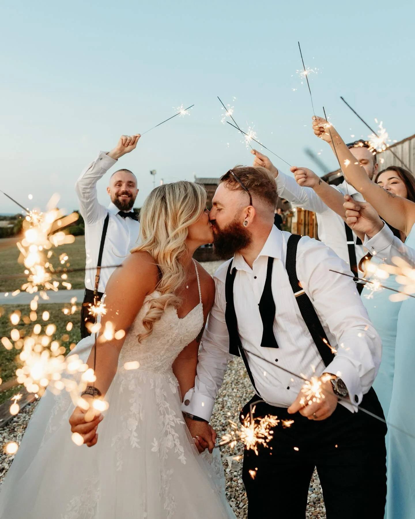 N E W  B L O G  P O S T 

Throwing it back to a beautiful golden summer at @quantocklakesuk 😍 

Photographers: @jordhanphotography 
Venue: @quantocklakesuk 
MUA: @gemmakelly.celfiehairmakeup 
Hair: @lavishlockswitholivia 
Band: @wearevelvetsoul 
Cak