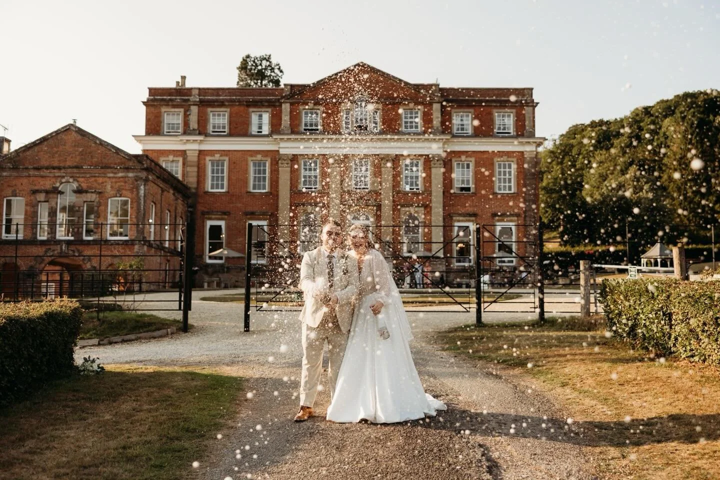 Celebrations in full swing at @crowcombecourt 

New blog post is now live on our website ❤️ 

Photographers: @jordhanphotography 
Venue: @crowcombecourt 
Venue stylist: @laventltd 
Florist: @loolabellsfloristry 
Hair/Makeup: @southwestbridalhairmakeu
