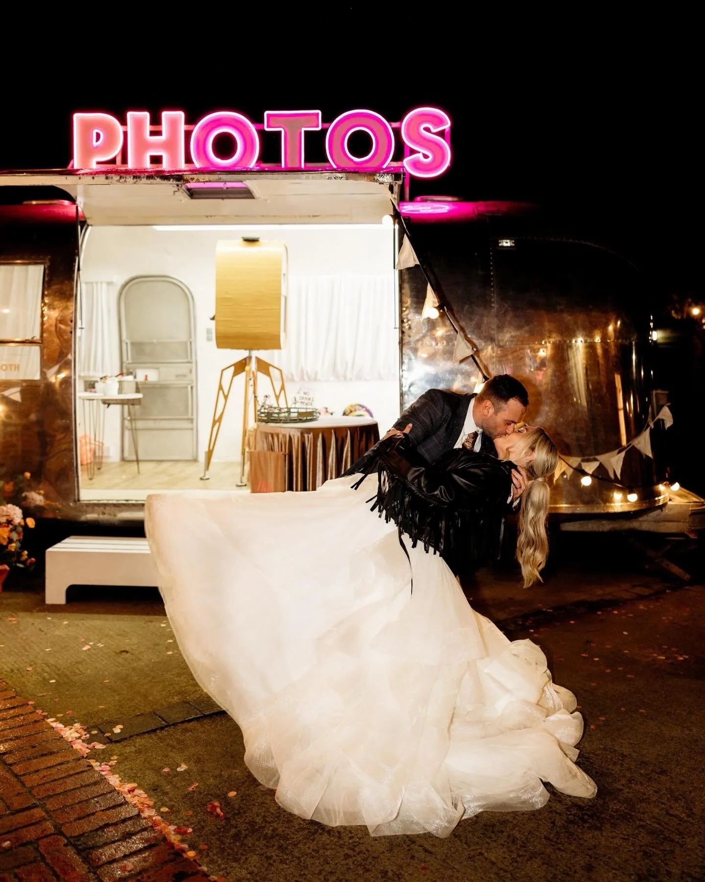 Pink to make the boys wink💕 

Photographers: @jordhanphotography 
Venue: @milton_end_barns 
Florist: @petals_and_pampas 
Photobooth: @silver_trailer_photobooth 

#cotswoldwedding #miltonendweddings #cotswoldweddingphotographer #funweddingphotography