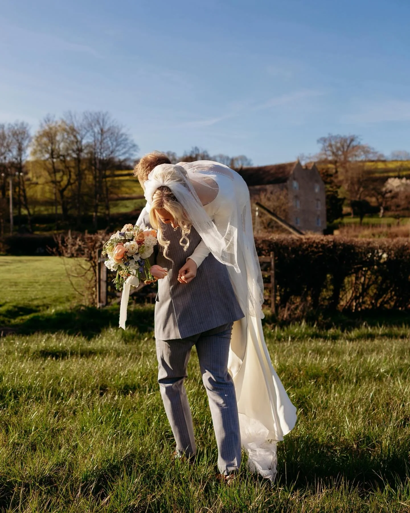 Was the sun a paid actor yesterday? Because WHAT a perfect wedding! 

Meg &amp; Sam booked us after we shot her sister&rsquo;s wedding and we KNEW it was going to be a fab day! 

Congratulations Meg &amp; Sam, thank you so much for choosing us ❤️

Ph