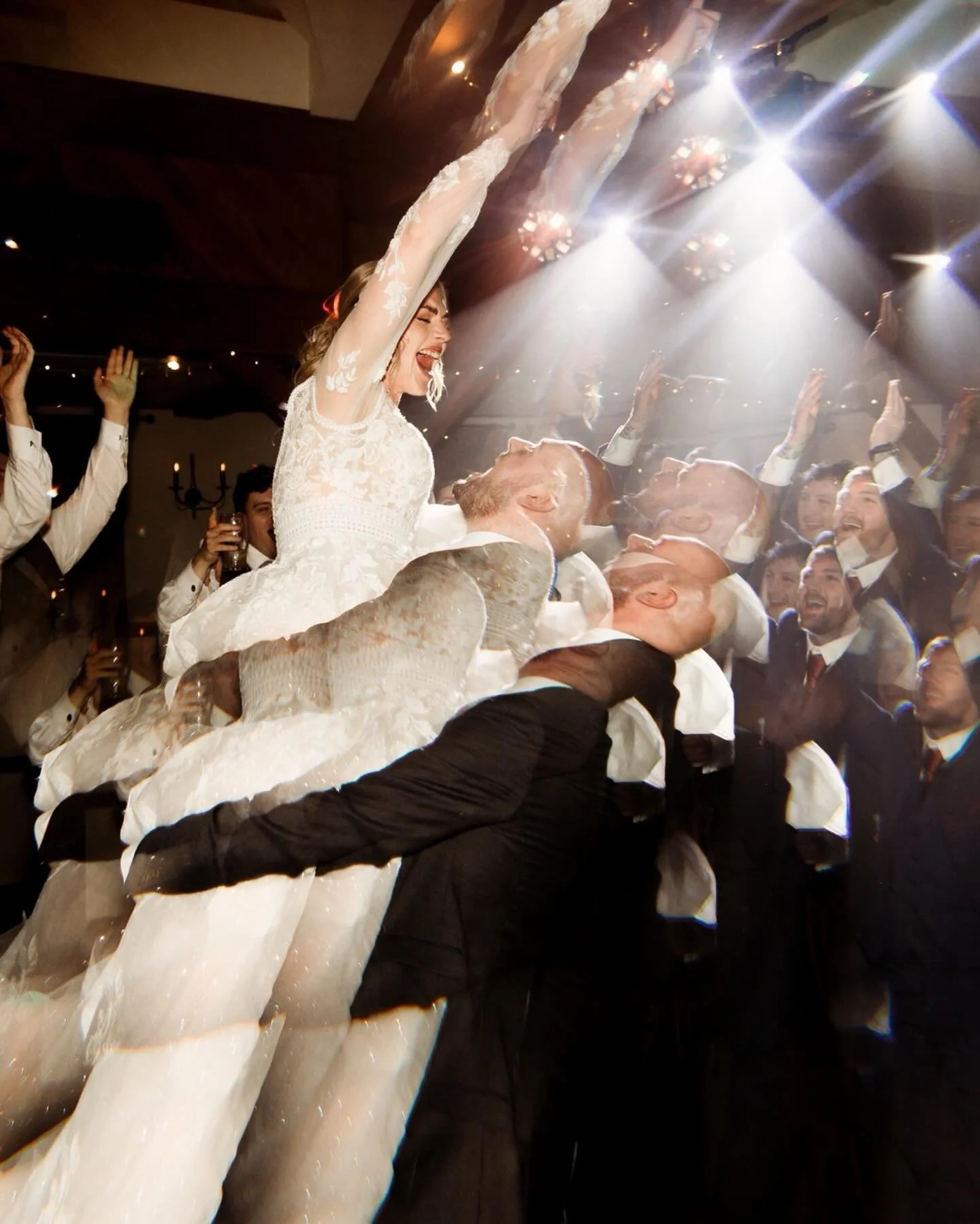 I BET THAT YOU LOOK GOOD ON THE DANCE FLOOR🕺 

Whether you&rsquo;re twirling, twerking or dad dancing, we&rsquo;ll be there with you. 

Photographers: @jordhanphotography 
Venue: @kingarthurhotel 

#kingarthurhotelweddingphotographer #welshwedding #