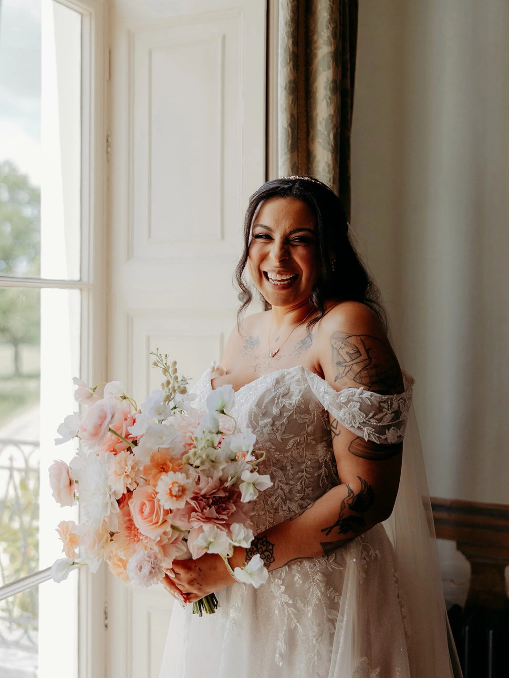 A few bridal portraits of beautiful Sadie at @rockbeare_manor_ 😍 

That feeling when you see yourself in the dress and makeup trial decisions come together! 

Photographers: @jordhanphotography 
Bride: @sadieelizabethweddings @sadie.elizabeth.x 
Ven