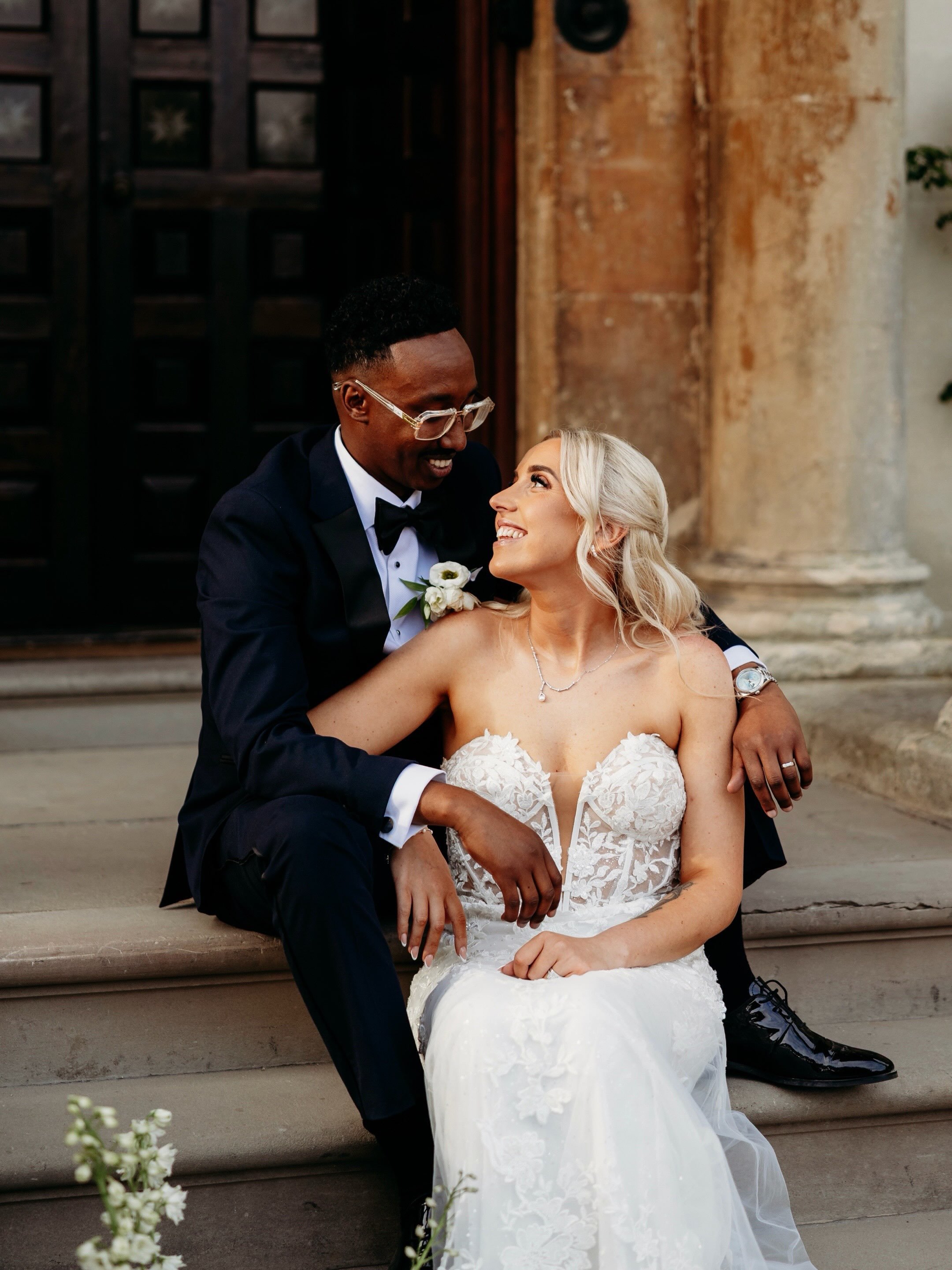 When L &amp; M told us they only wanted 5 minutes of couples portraits, we understood the assignment 💁🏼&zwj;♀️ 

You don&rsquo;t have to be gone from the party for hours-on-end to get the perfect shots. These are just some of the photos we got in t