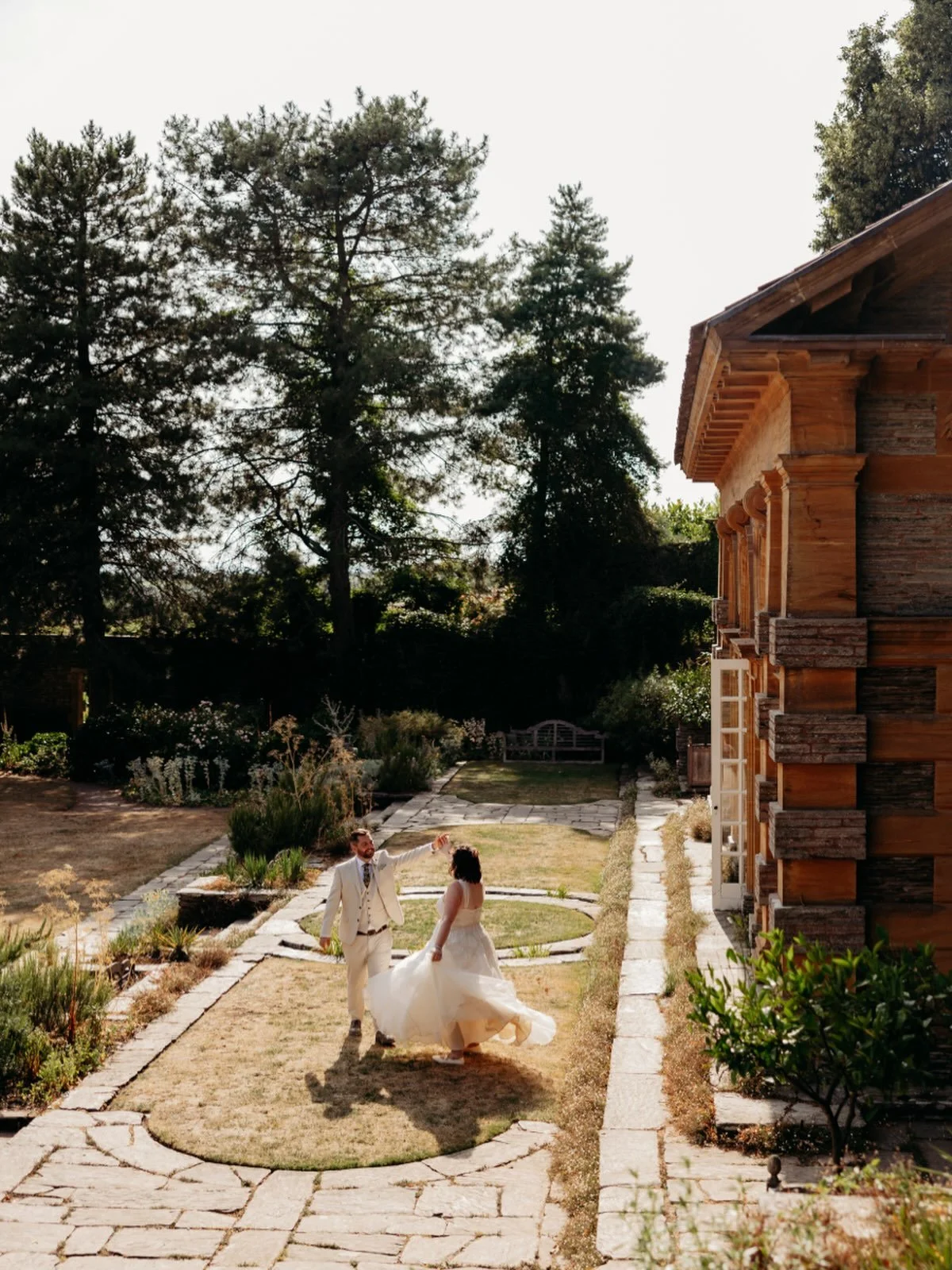 A very (warm) dreamy day at @hestercombeweddings for J &amp; J on Thursday! 💖 

A huge congratulations! 

Also a huge thank you to Olivia and the team at Hestercombe for always making us so welcome!

Photographer: @jordhanphotography 
Venue: @hester