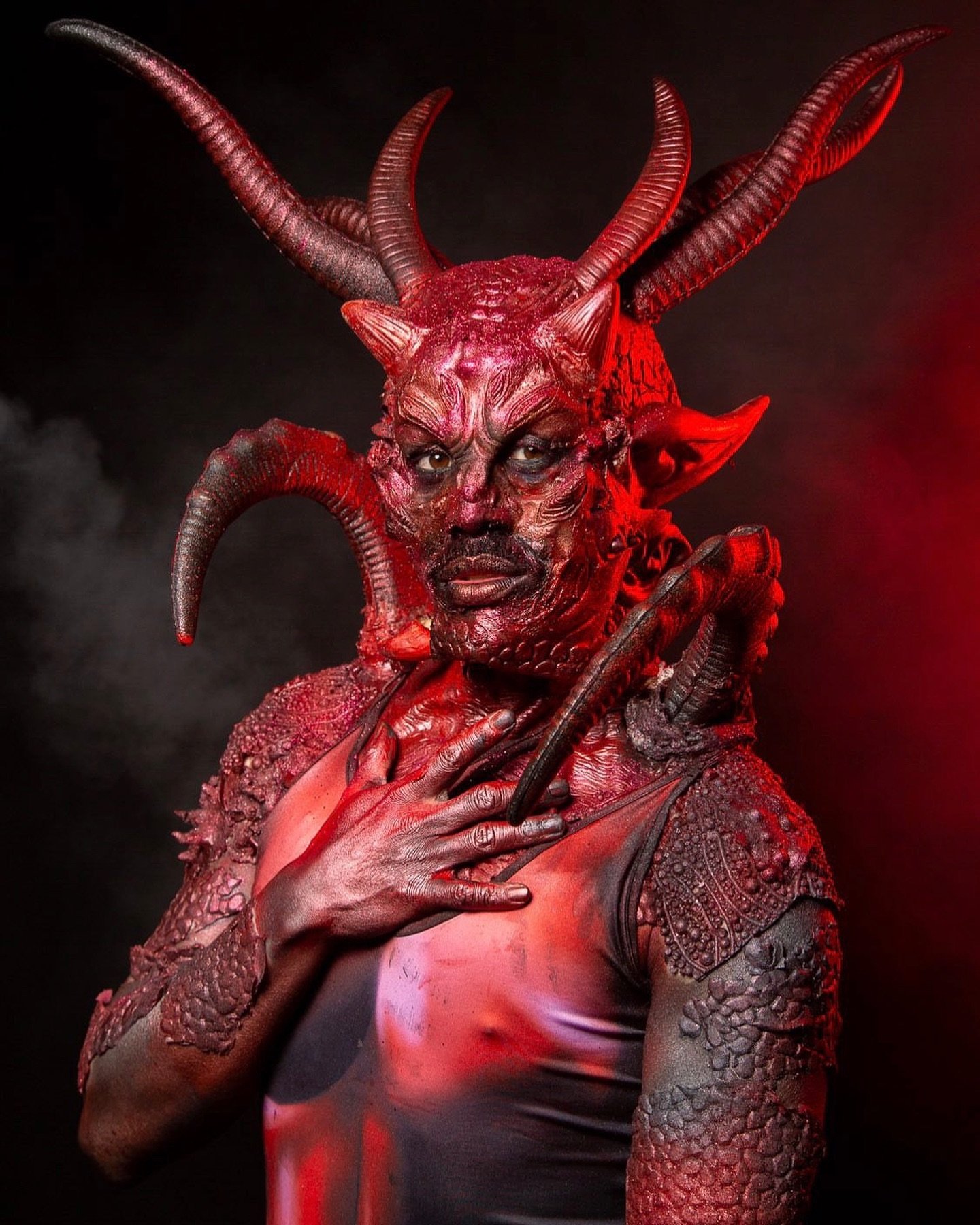 👺Devil makeup for @blackout__nz 

Photographer : @dashing.studio.nz 

Model : @redredredredred 

Using @questionbeauty_nz + @maxandlouie_beauty
