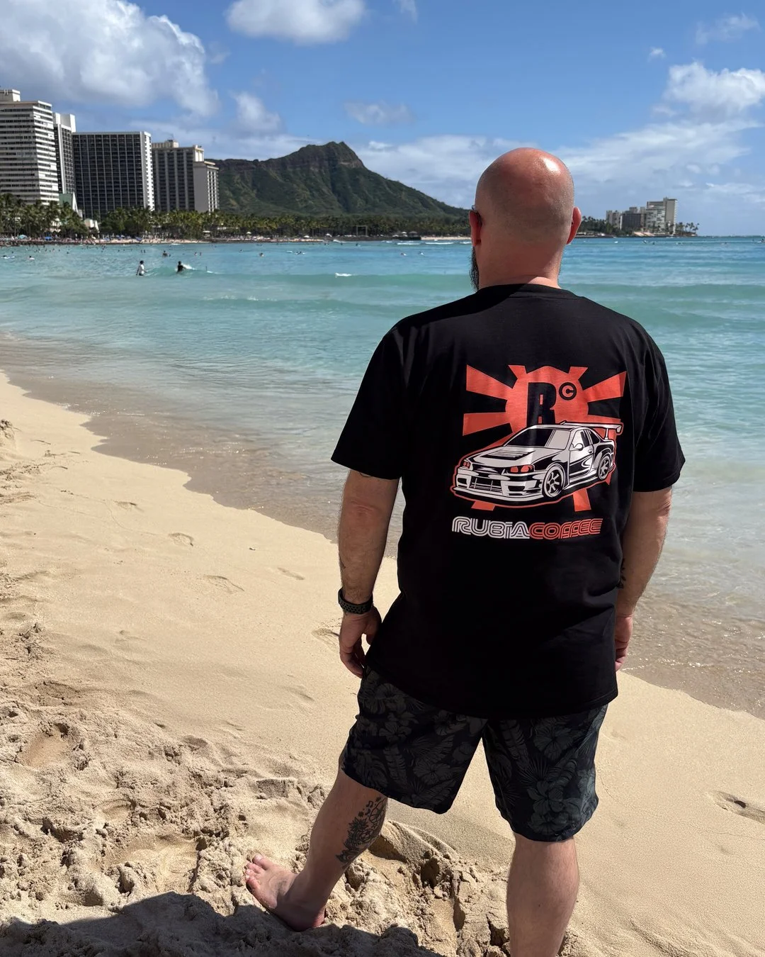 Melbourne&rsquo;s freezing.
The 3189 tee&rsquo;s winning in life on Waikiki beach.
Seems like it made the smarter move.