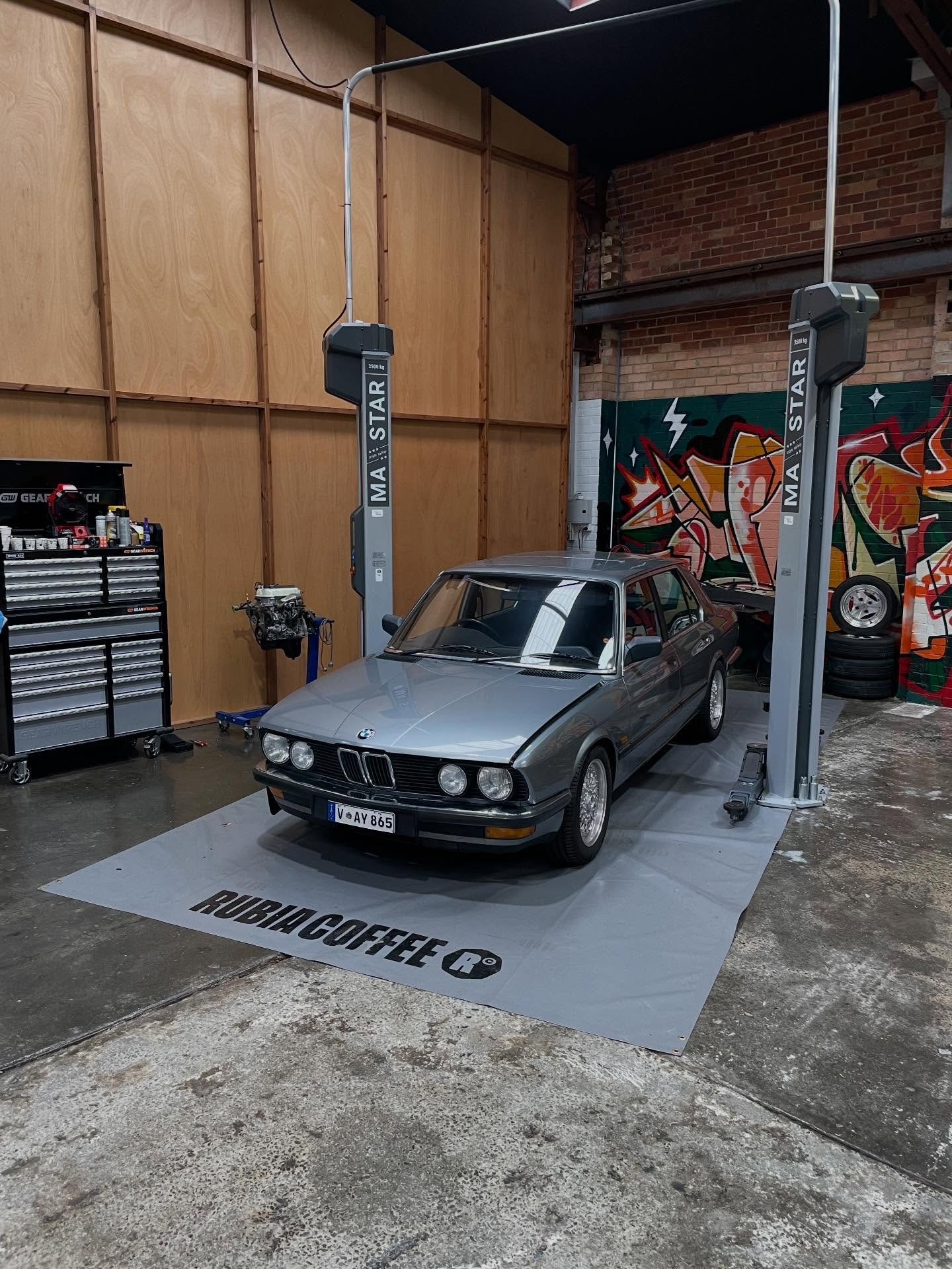 When we&rsquo;re not making coffee we also love bringing classic cars back to life. Our current project is this awesome e28 BMW 525e from 1986.
#rubiacoffee #carsandcoffee