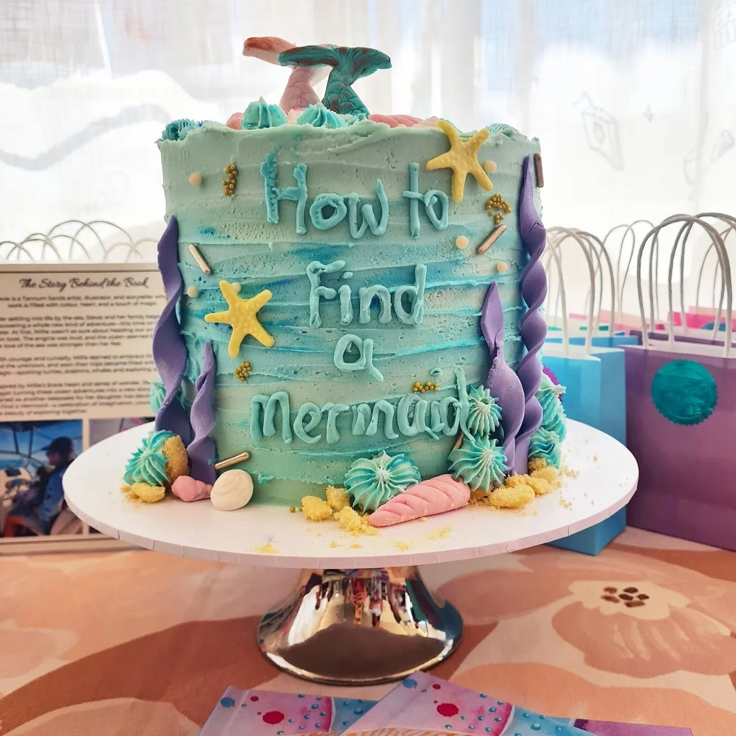 β¨ I have to give a moment for this cake β¨
The perfect mermaid accessory to my launch party π§‍βοΈππ
Not only did it look magical, but it tied in so beautifully with the whole under-the-sea theme. Almost too pretty to cut into (almost π).
A hu