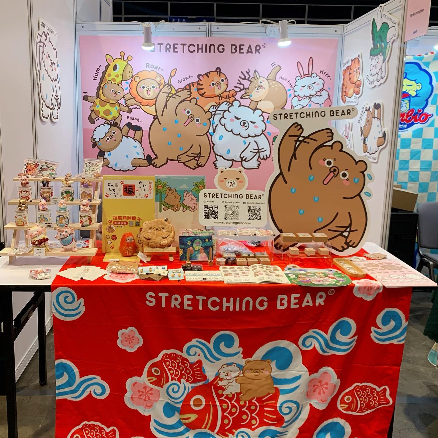 今日是day 2 最後一天了！
我在HKICS booth E03 呀！
大家可以來找我傾計啊❤️❤️

📍hkics 
2024年5 月4 日星期六 至 2024年5月5 日星期日
11:00 am - 7:00 pm 
 香港會議展覽中心

新品發佈，拉筋熊動物貼紙 +文具夾子 

Thank you all of you support Stretching bear!&nbsp;
#art #design #ttf #TTF2023 #products #TaipeiToyFestiv