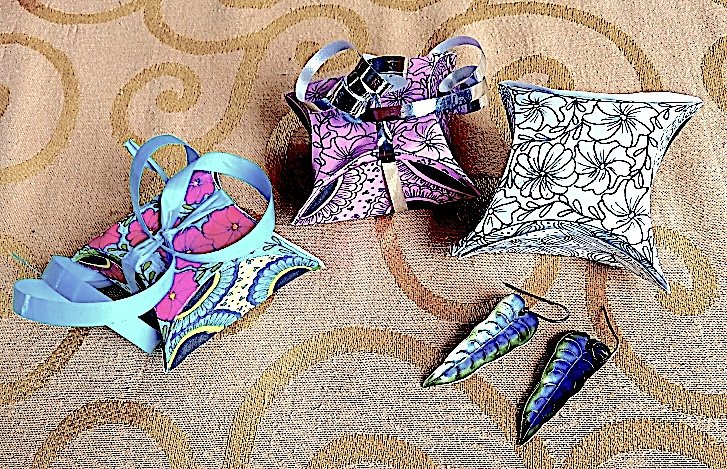 KEEPSAKES BOX 1- FLORAL CHARMS - WITH EARRINGS .jpeg