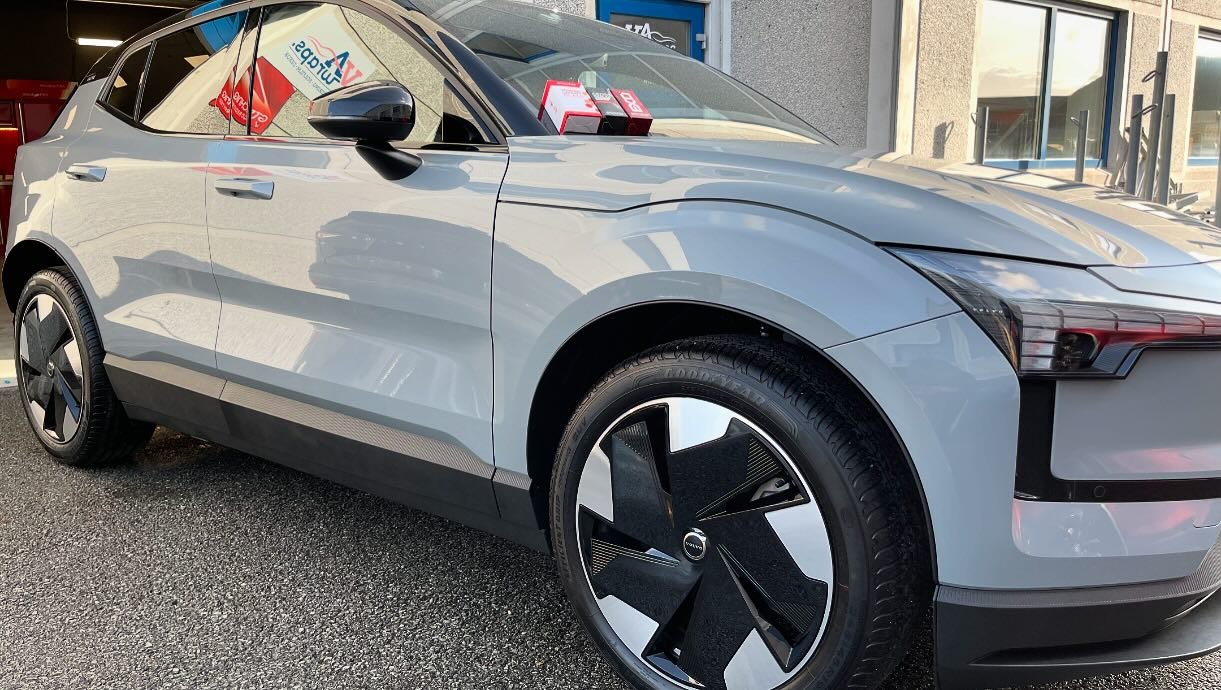 VOLVO XC30 behandlet med Gtechniq CSU Black keramisk lakk forsegling, G1 smart glass coating og interiør. @gtechniq @volvoxc30