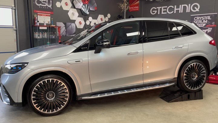 En av de råeste bilene som ble behandlet de to siste måneder med det beste fra Gtechniq. AMG EQE 43 ✨👌. @gtechniq @nilswathneauto