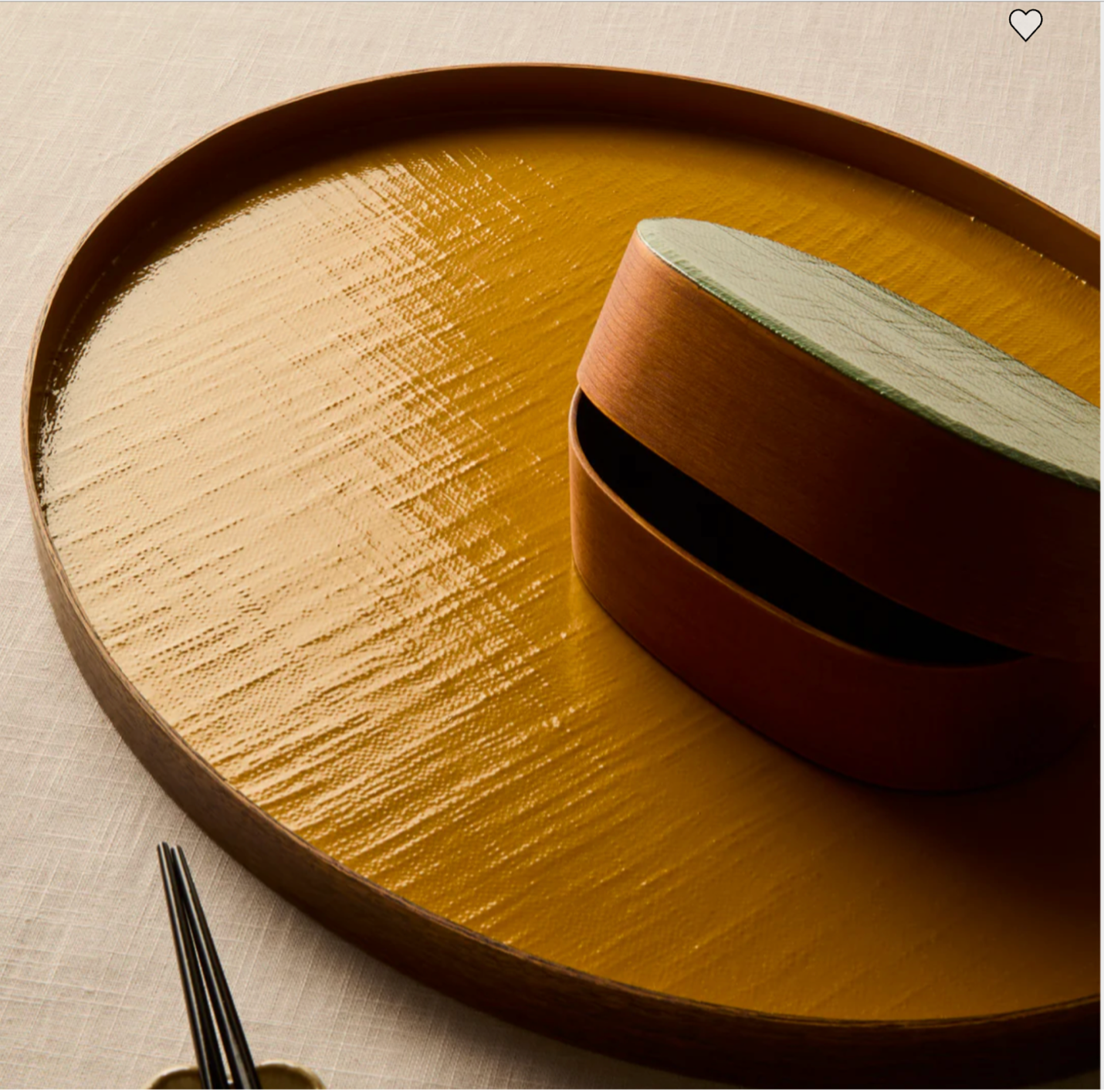 Vibrant tray by Huh Myuong Wook with textured sheen