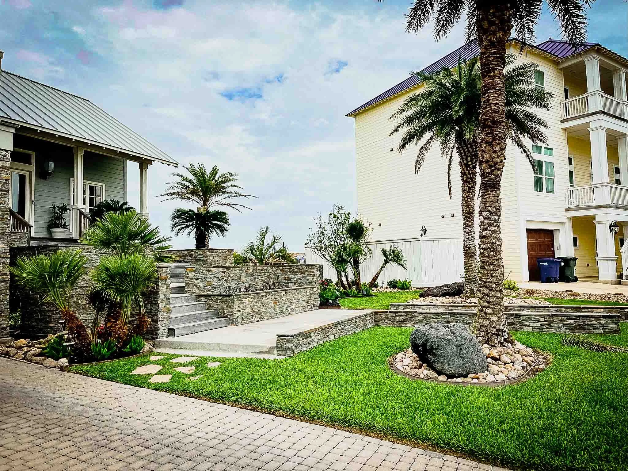 Residential Landscapes LAGUNA LANDSCAPES Palm Tree Landscapes residential-landscapes-laguna-landscapes-palm-tree-landscapes