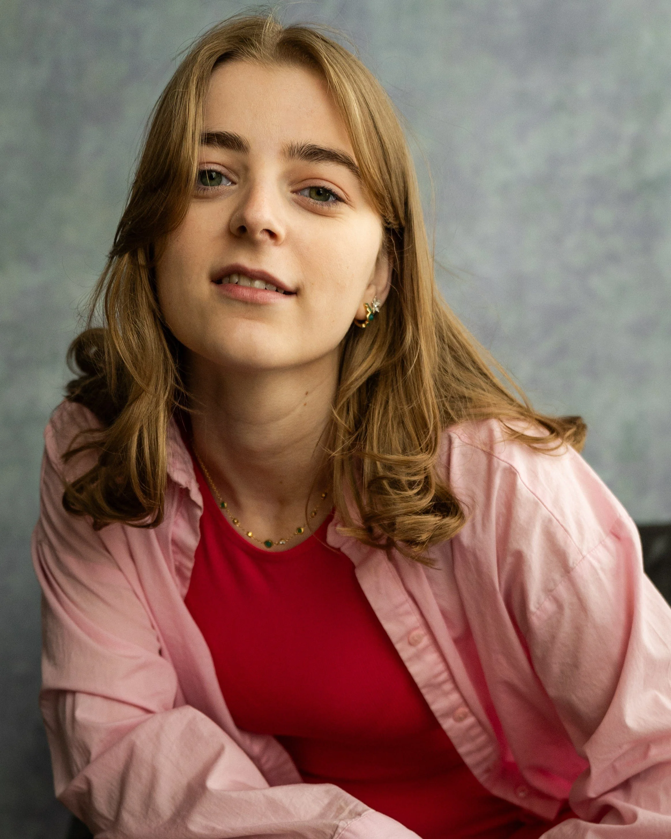 Portrait of Sophie Moss - pink shirt