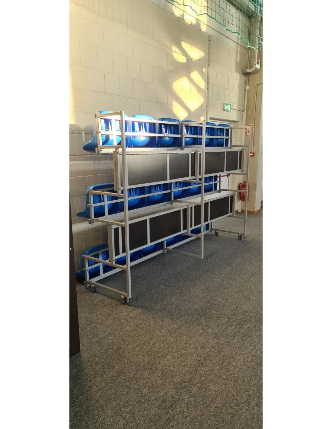 atverciama-ziurovu-tribuna-su-plastikinemis-sedynemis (1).jpg