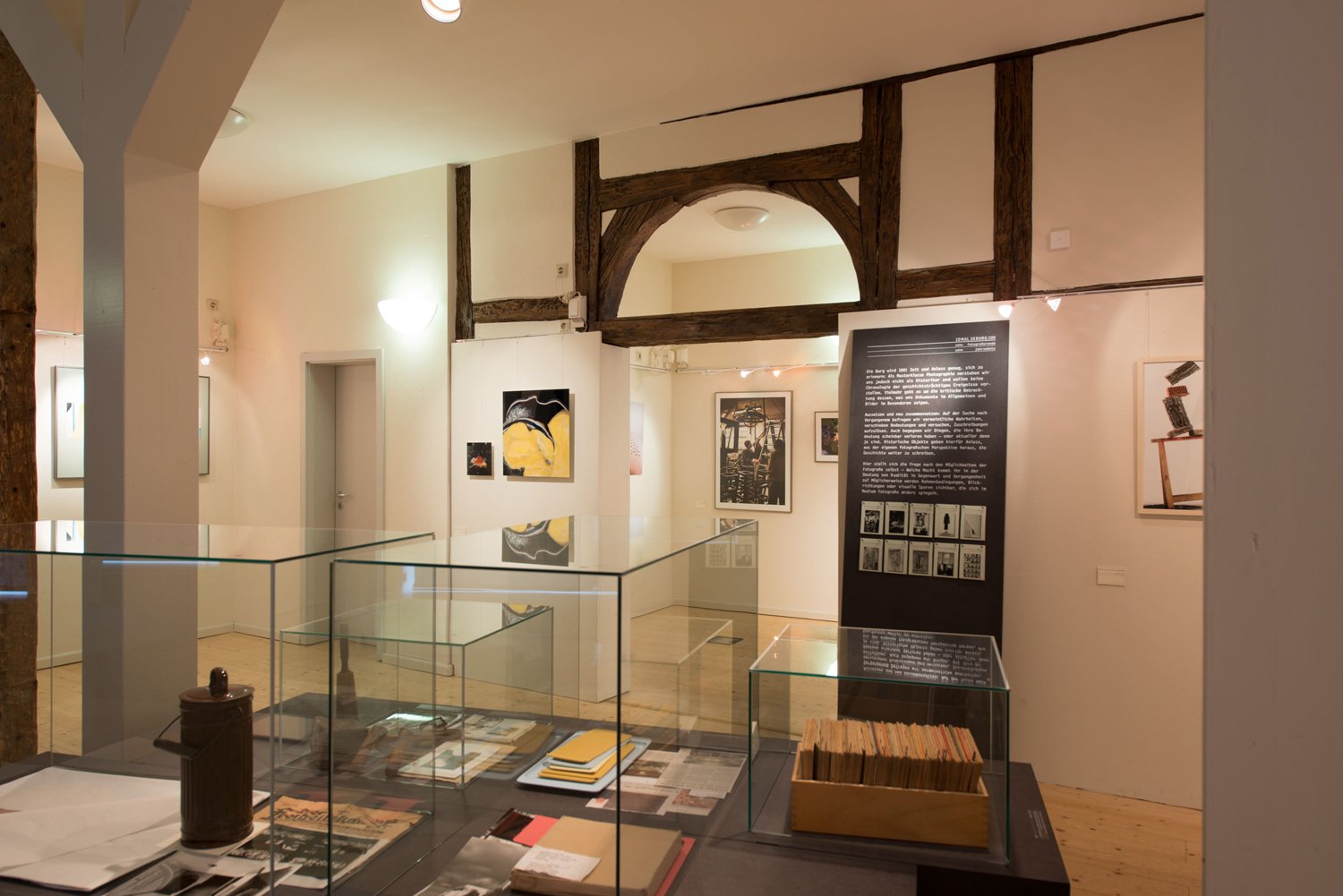 250415-studio-hansen-Ansicht-Ausstellung-Burg100-10x10-01.jpg