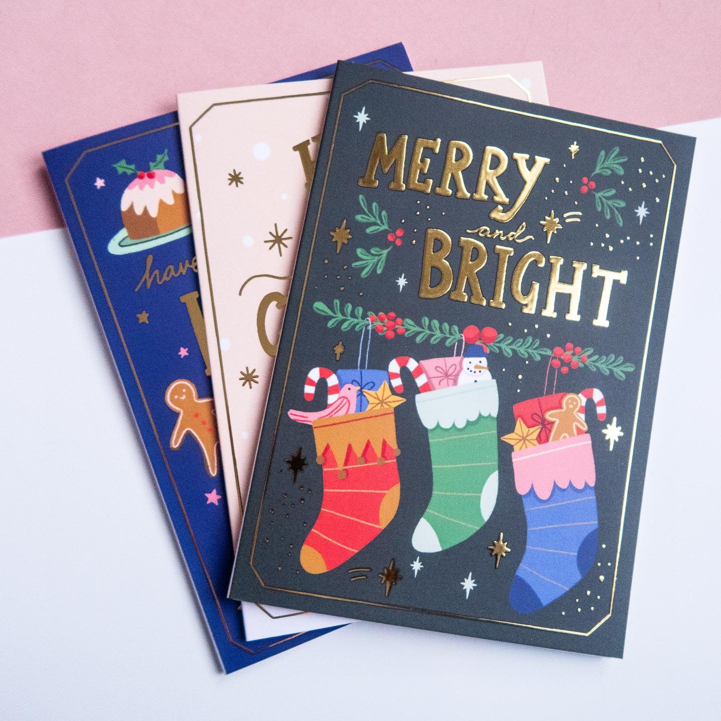 Tis the season to be cosy 🥶 check out the shine on these gold foil christmas cards, all available on my Etsy 🎅🏽🎄 
.
.
#etsychristmas #etsychristmasgifts #christmascards #artistsoninstagram #etsyuk #etsyshopowner #illustrationartists #festivegifts