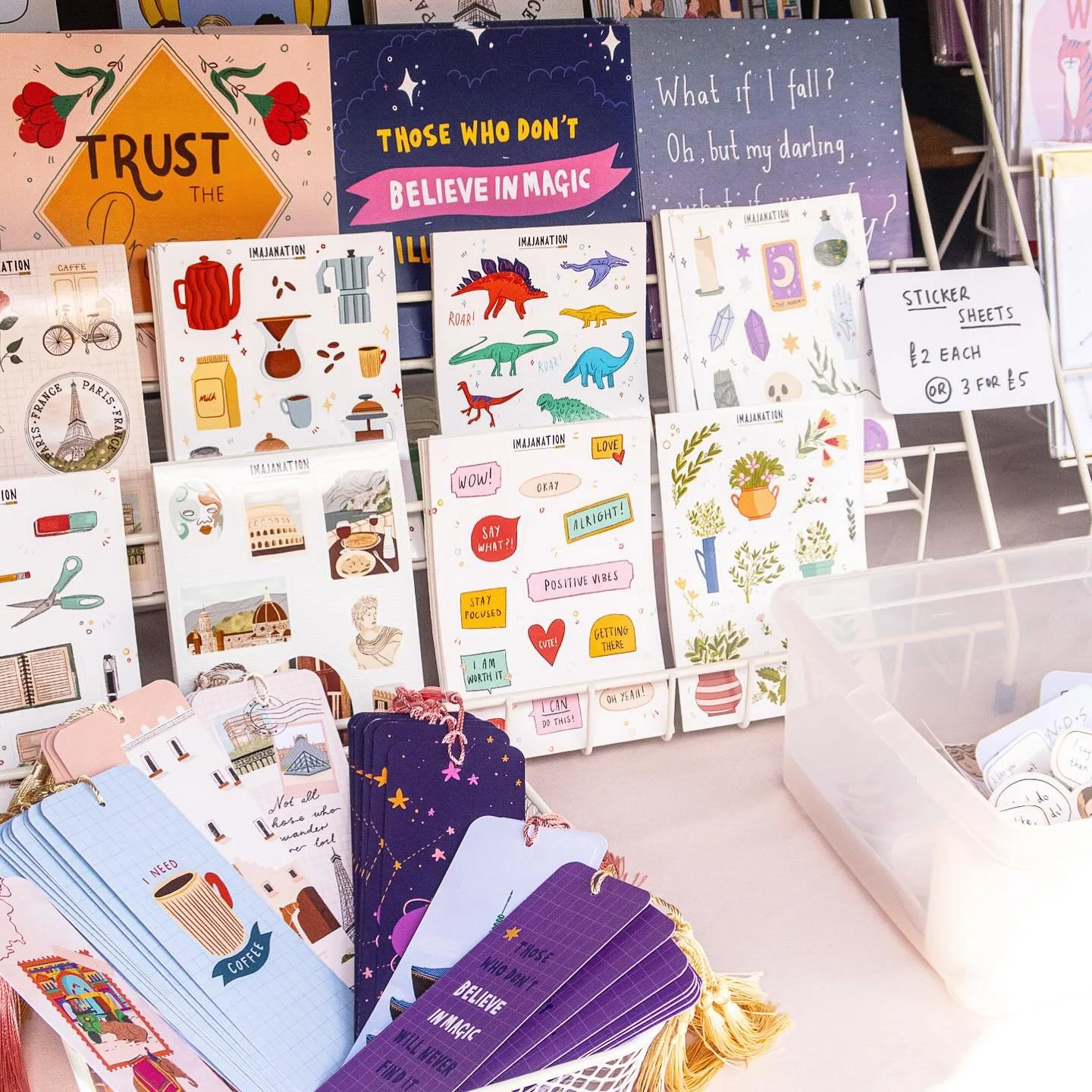A little look at the goodies I brought to @miltonkeynes_market this weekend 🌼 From bookmarks and sticker sheets to prints, cards, and pin badges 🤩 Everything&rsquo;s still available on my Etsy if you missed out ✨ 
#marketstall #etsyshop #illustrato
