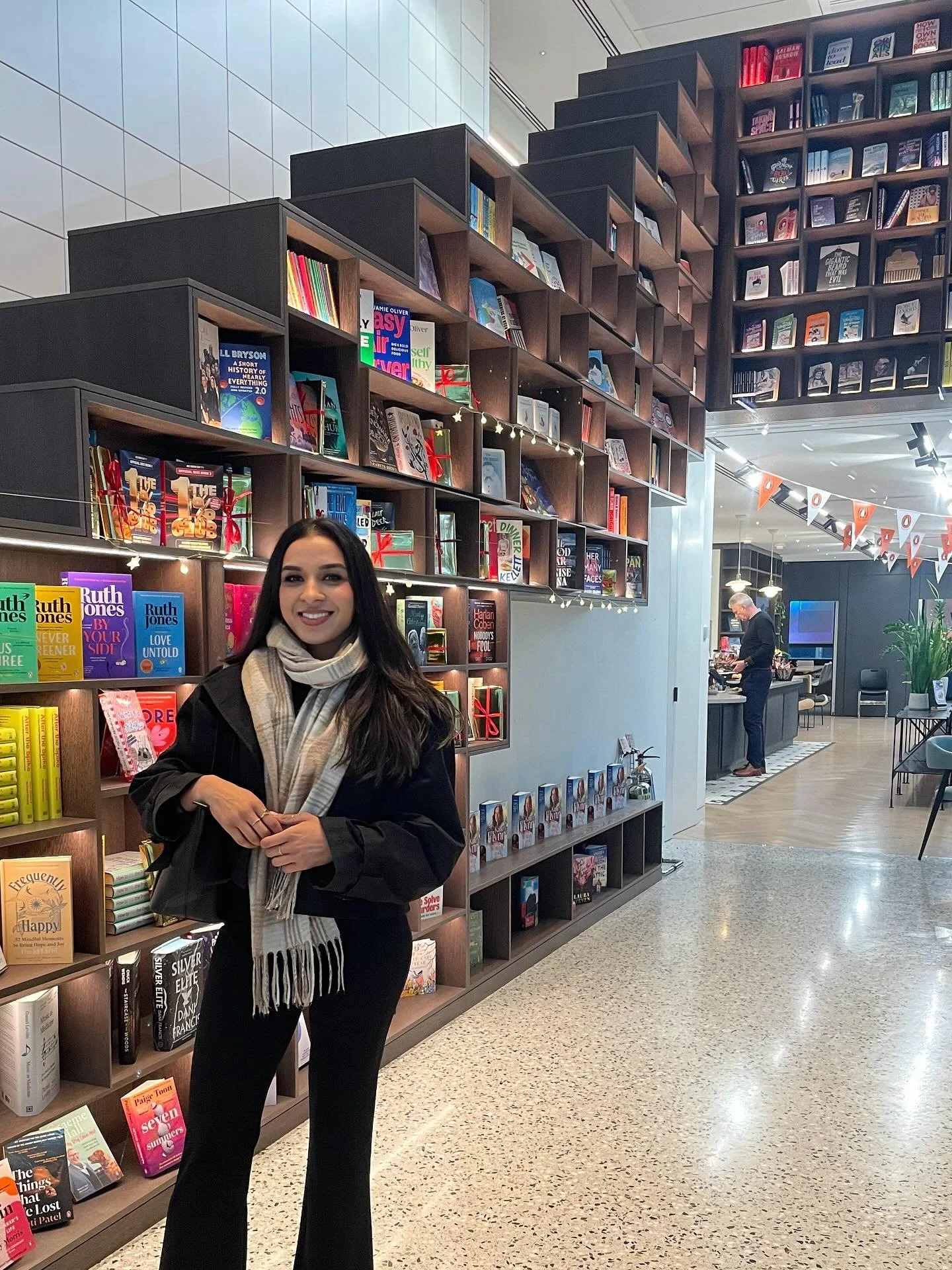 A November highlight ✨ My mentor Viki invited me to the @penguinrandomhouse UK office 🐧Meeting her in person and chatting with so many amazing creatives who make the magic behind the books we love was so inspiring. Grateful for moments like this @_c