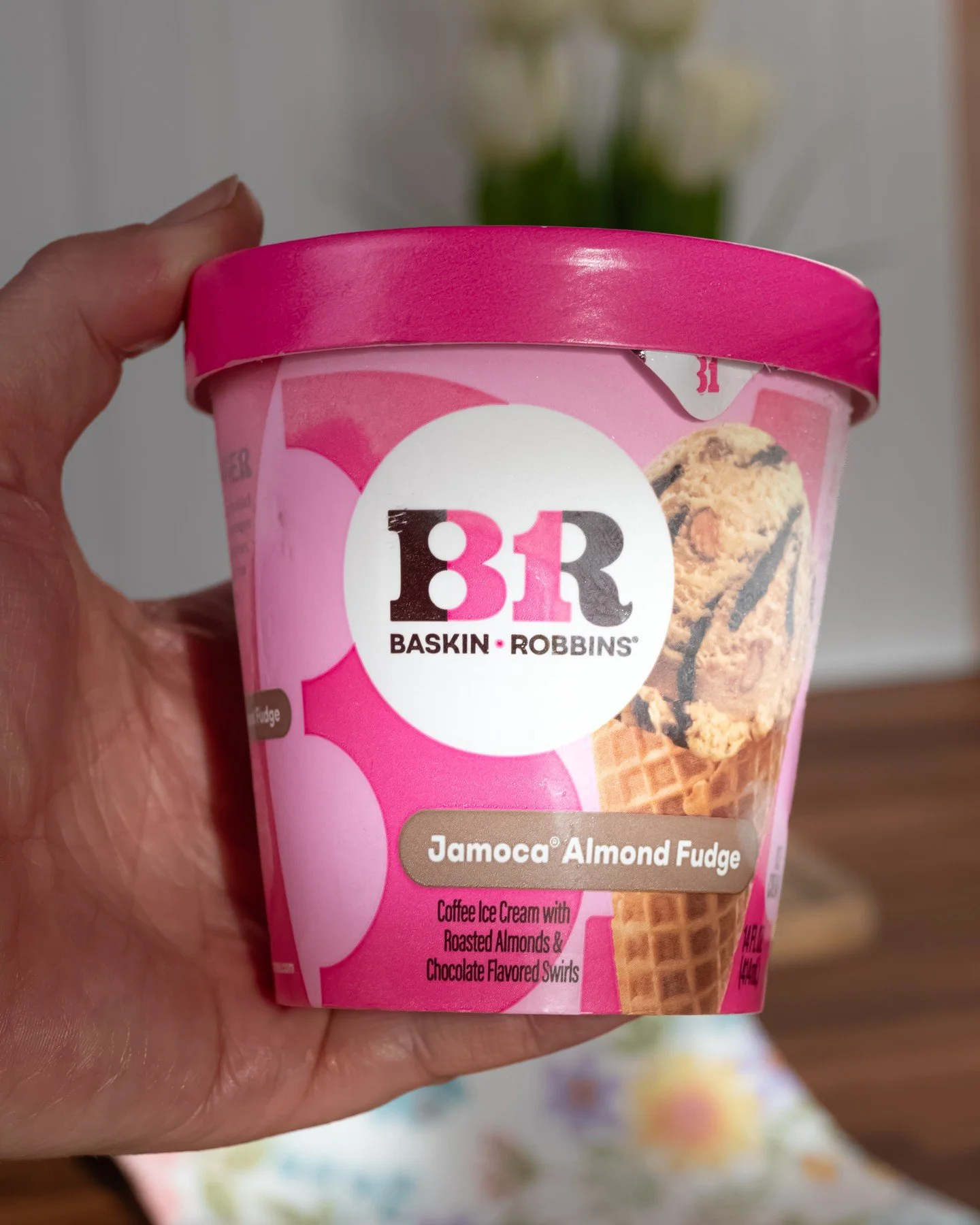 Some like it hot. WE LIKE IT FROZEN. 🍨

It&rsquo;s National Coffee Ice Cream Day! And we&rsquo;ve been scooping coffee dreams since way back.

Our classic Jamoca Almond Fudge is a must-try - made with signature Jamoca&reg; extract, served with crunc