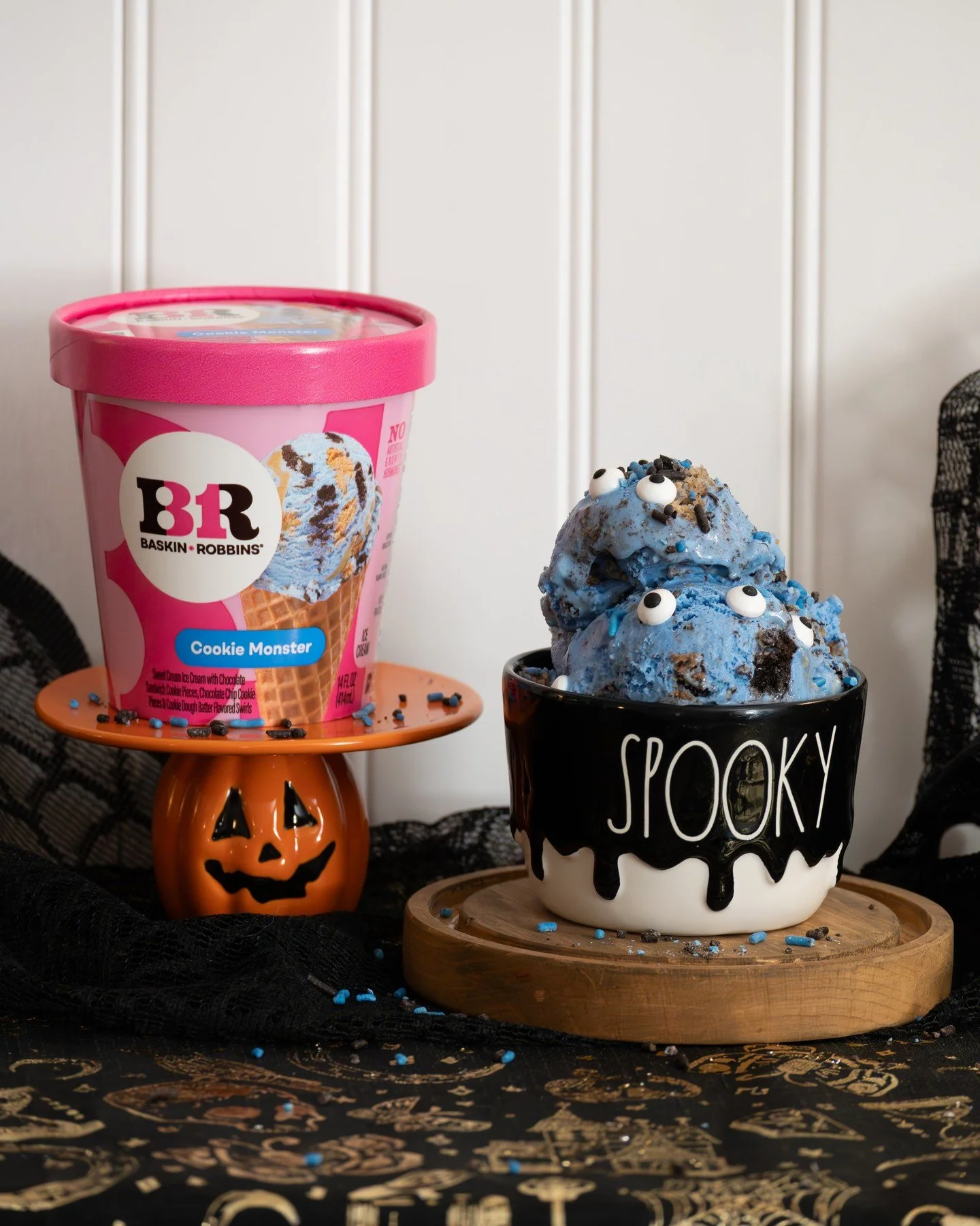 No tricks 👻, just treats 🍦
Stack up your spooky night with scoops of Baskin-Robbins Cookie Monster. This Halloween, trick-or-treat yourself 👉🏻 Go pick your go-to flavor and tell us in the comments what you’re scooping! 🎃🍨🥄