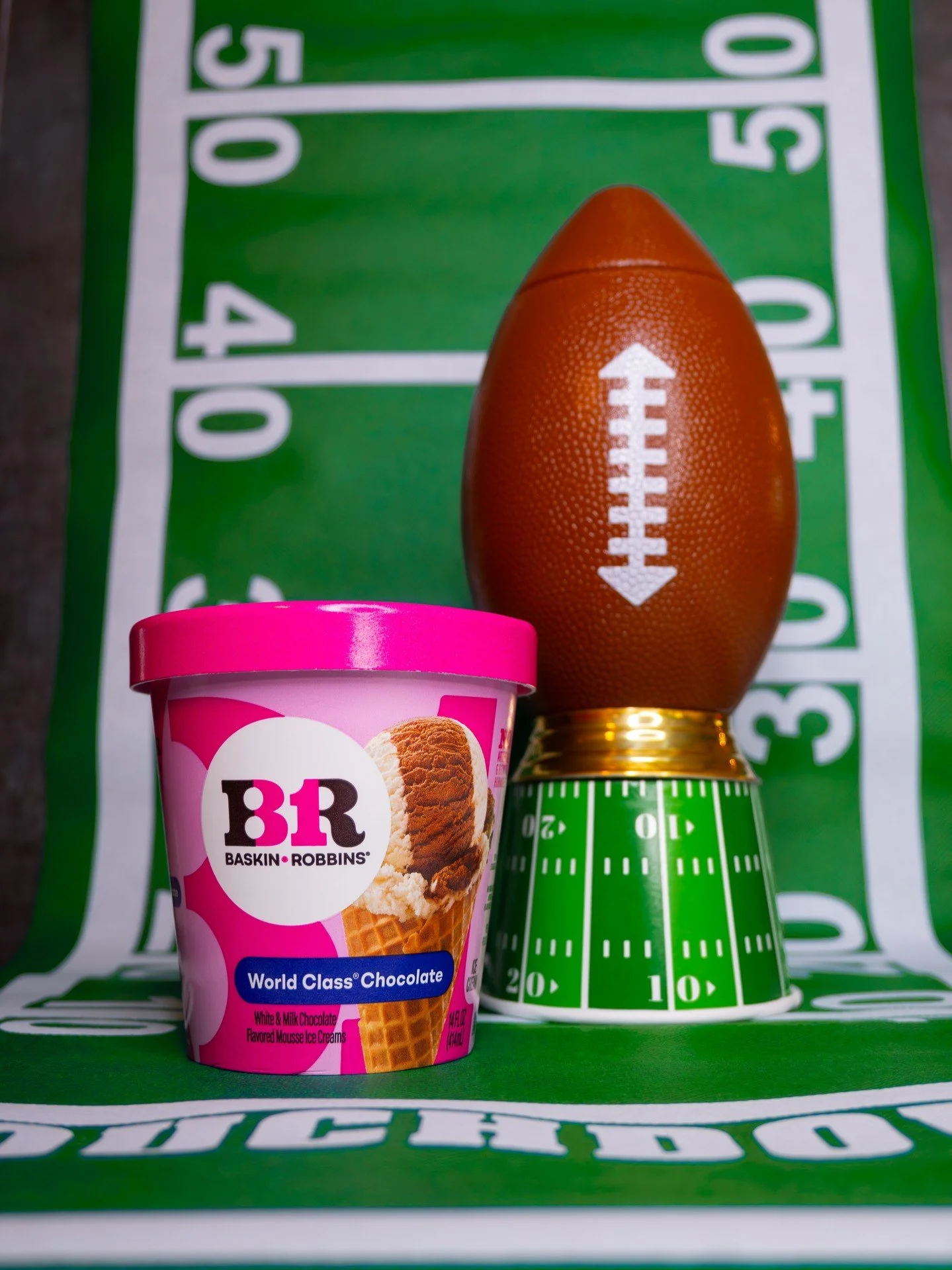 GAMEDAY SCOOP unlocked! 🏈🔥🍨

Let the game (and the cravings) begin!
This is how you win the snack table - no matter who wins the game. 😎