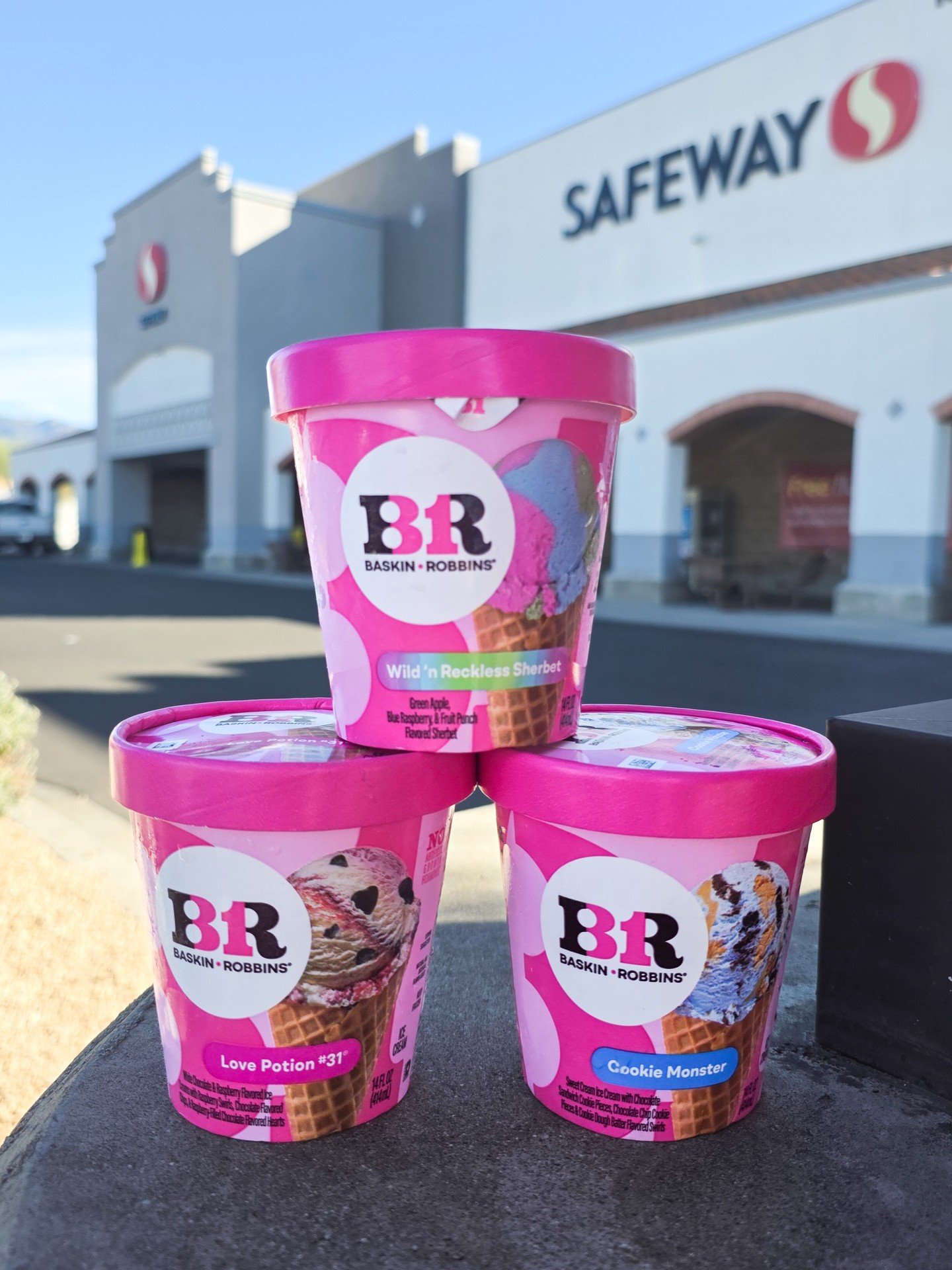 Spotted in the freezer aisle 🛒🍨💗
Baskin-Robbins pints are stocked at Safeway, ready for your cart ✨
Go classic or mix it up. Your freezer, your rules 😌🍦