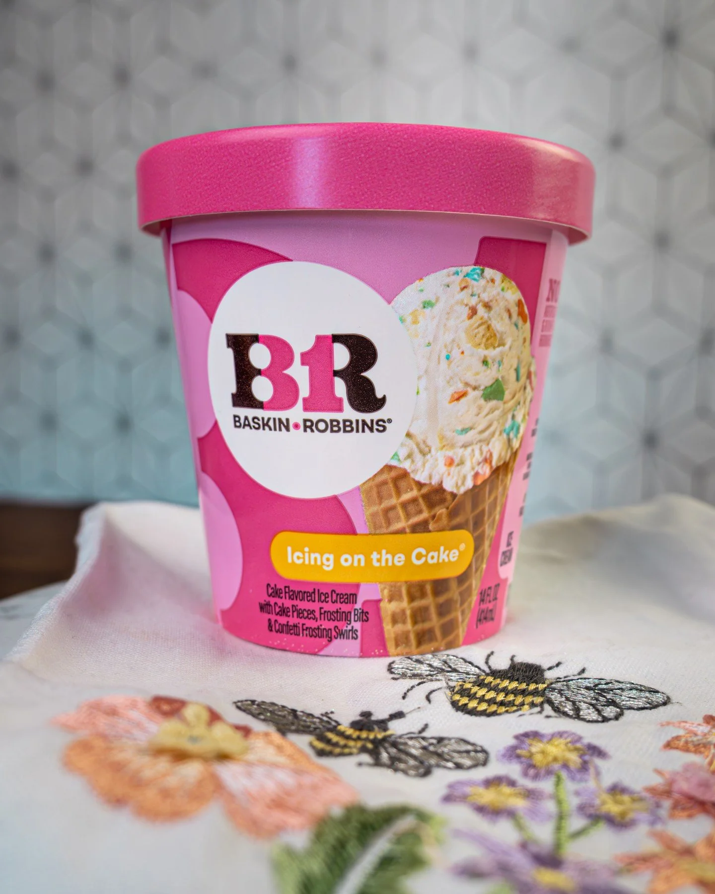 Spring looks sweeter already 🌸🍨

Icing on the Cake brings pastel sprinkles, creamy swirls, and cake-inspired flavor made for the season. Grab a spoon and satisfy those springtime cravings with Baskin-Robbins. 🥄💗