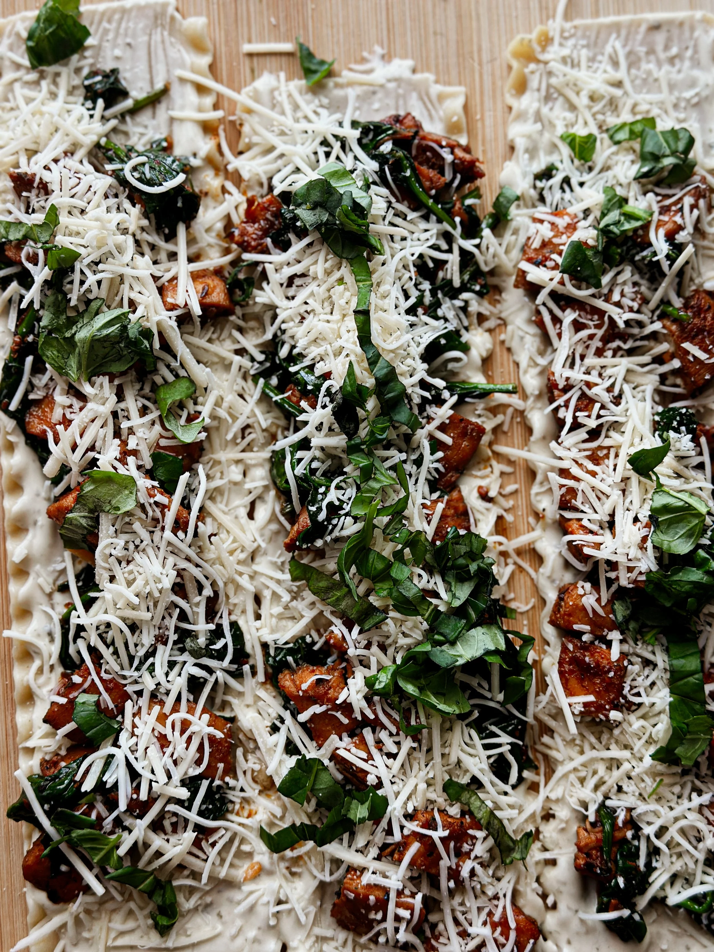 Alfredo Lasagna Rolls with Basil Chicken