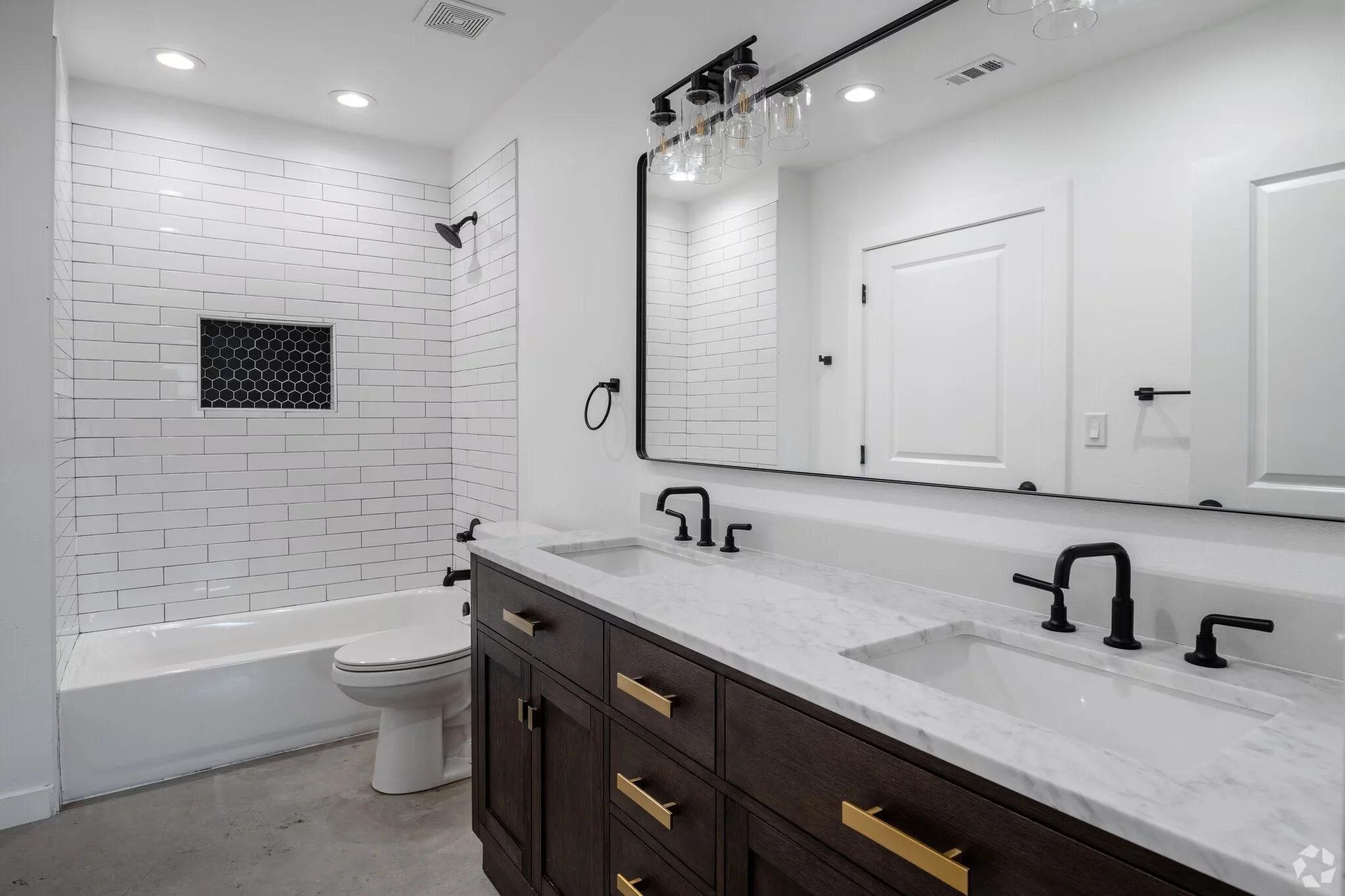 7501-SH-71-Spicewood-TX-Interior-Photo-15-LargeHighDefinition.jpeg