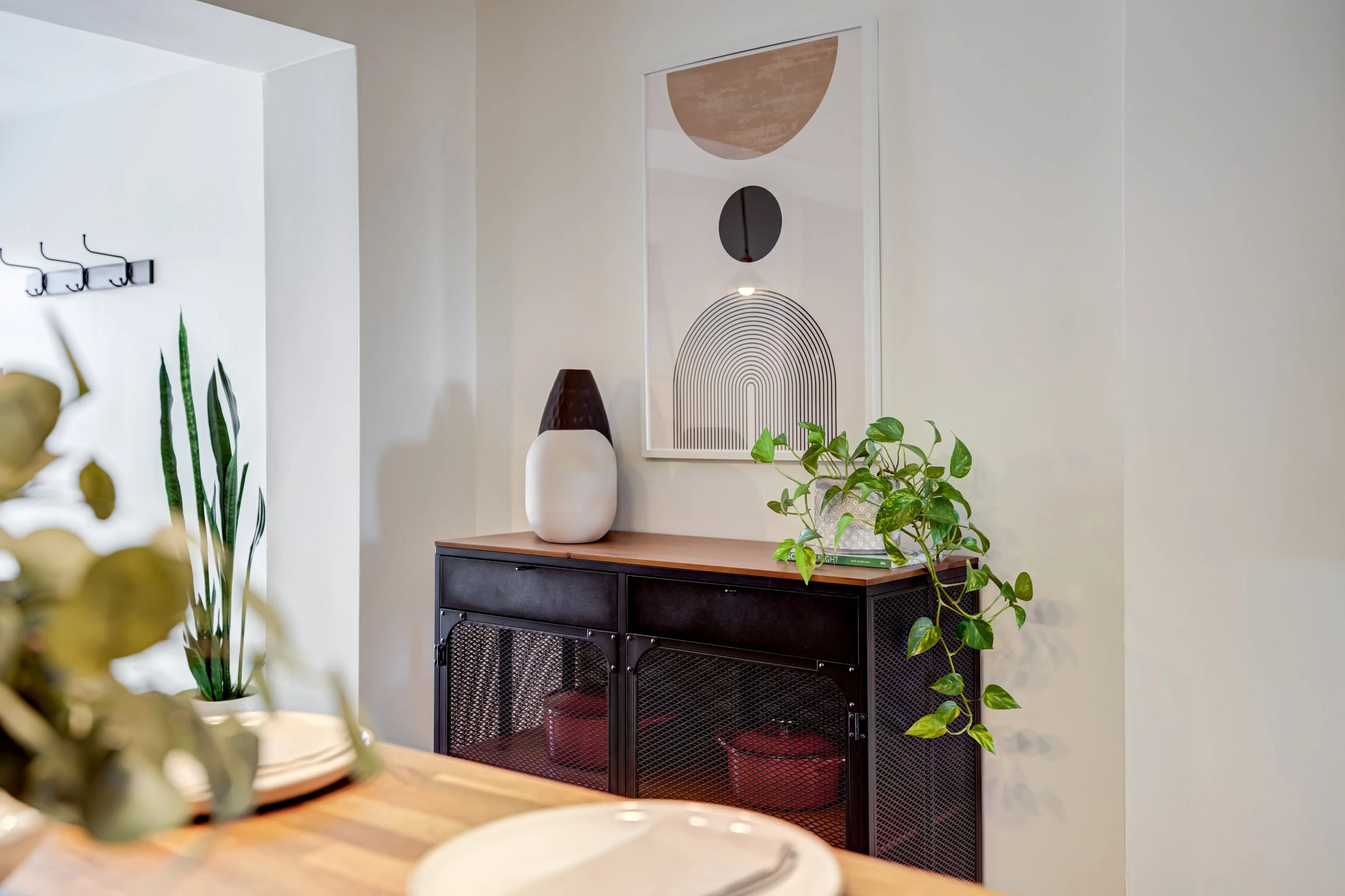 The Power of Visuals: How Thoughtful Photography Elevates Home Staging