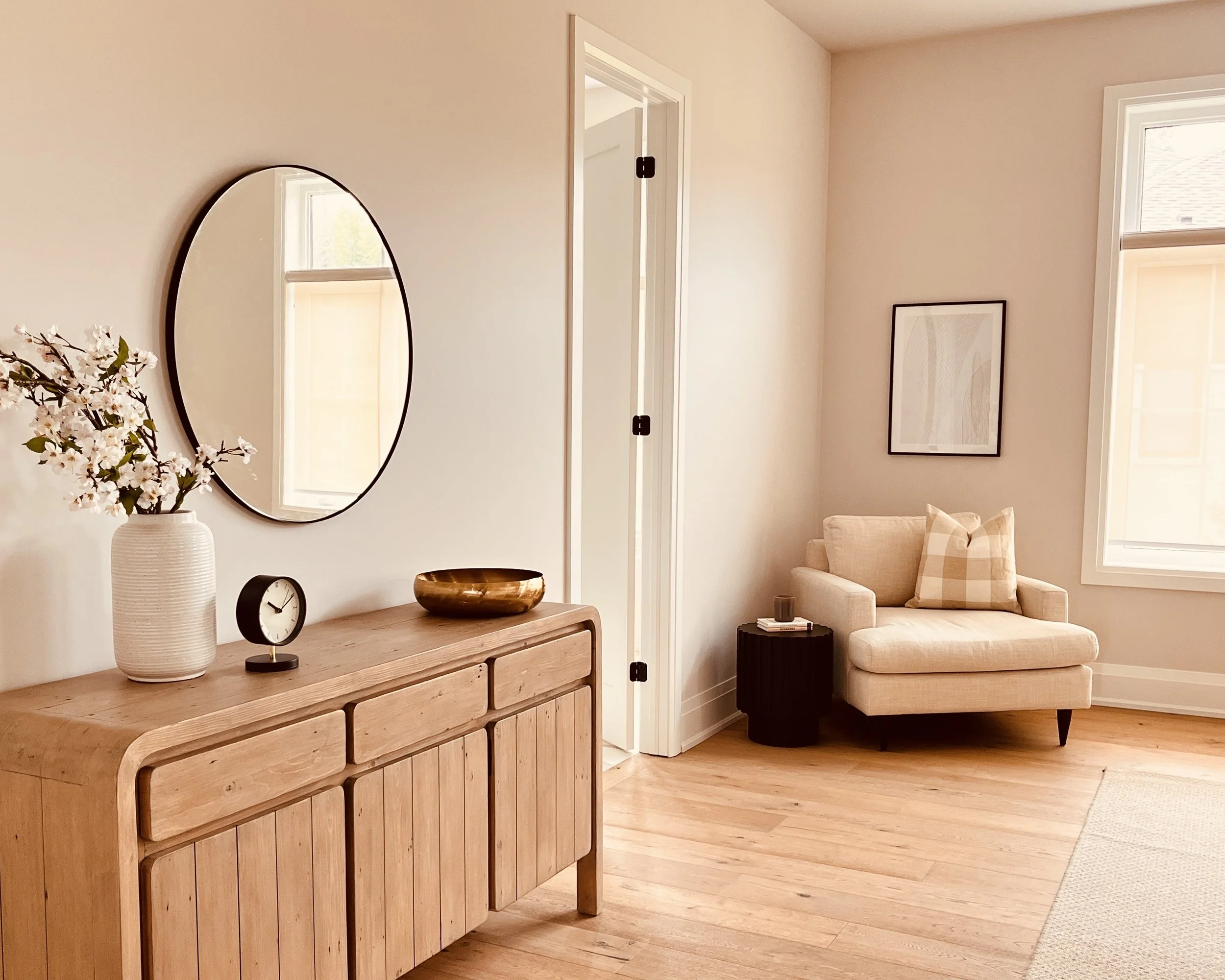primary-bedroom-seating-dresser.jpg