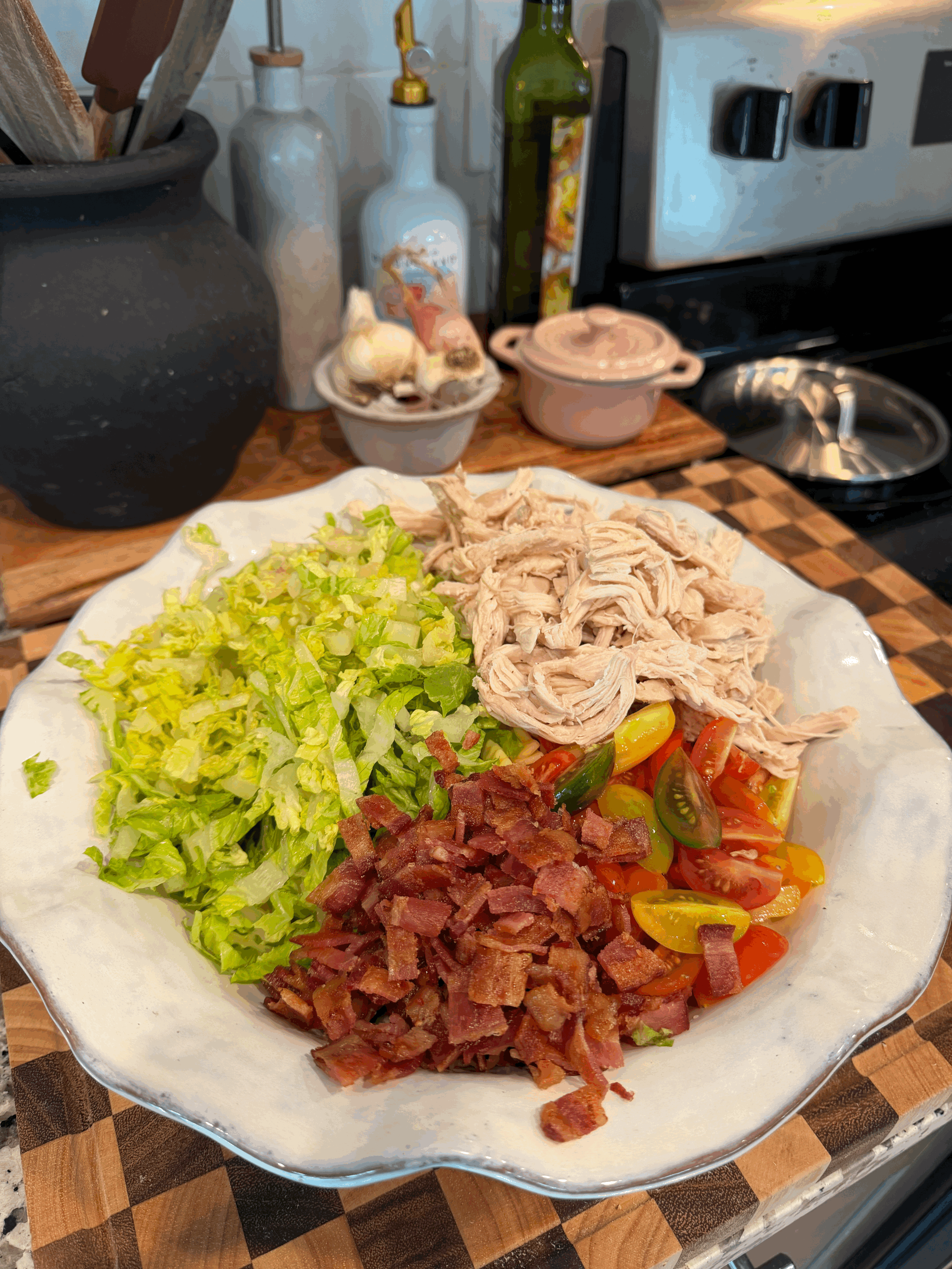 CHICKEN BLT PROTEIN PASTA SALAD