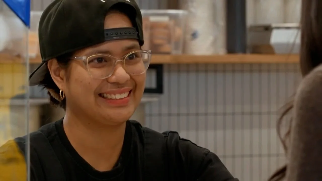 Customers enjoying a meaningful moment together at Hankki Forest Lawn, a welcoming Calgary restaurant for families and friends